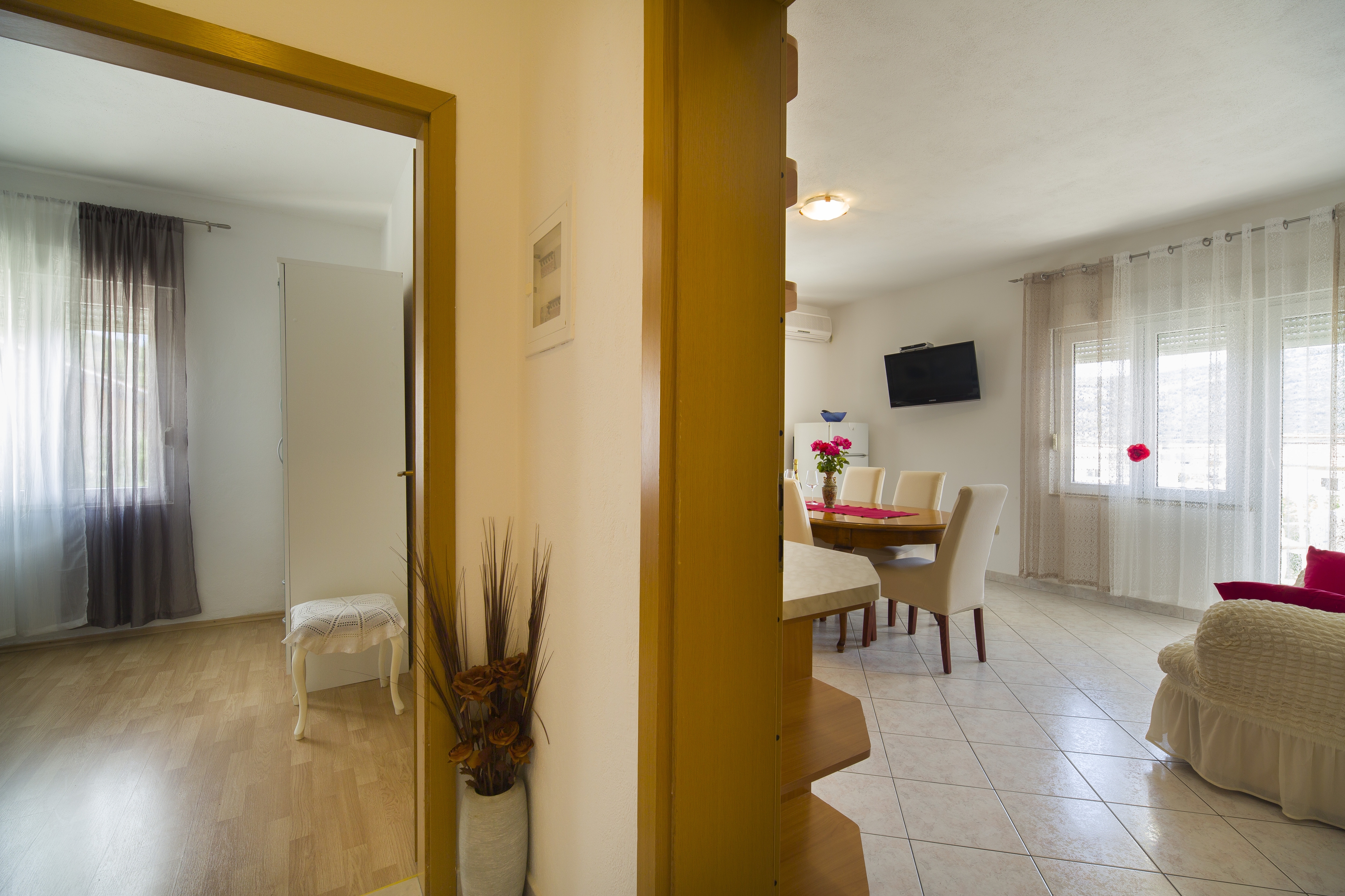 Two bedroom apartment with balcony and sea view Poljica, Trogir  A-b