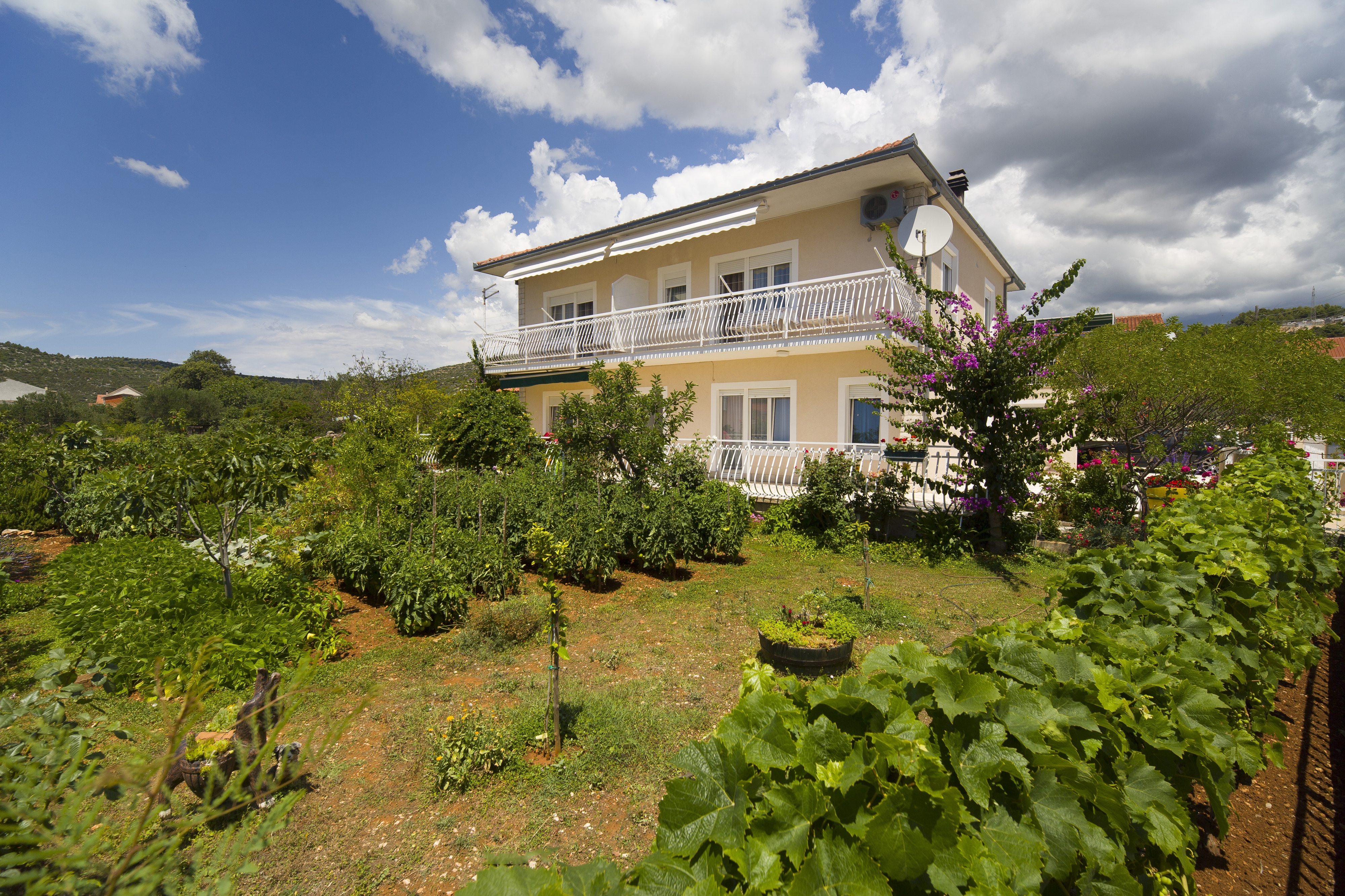 Two bedroom apartment with balcony and sea view Poljica, Trogir (A-19054-b) Two bedroom apartment with balcony and sea view Poljica, Trogir (A-19054-b)