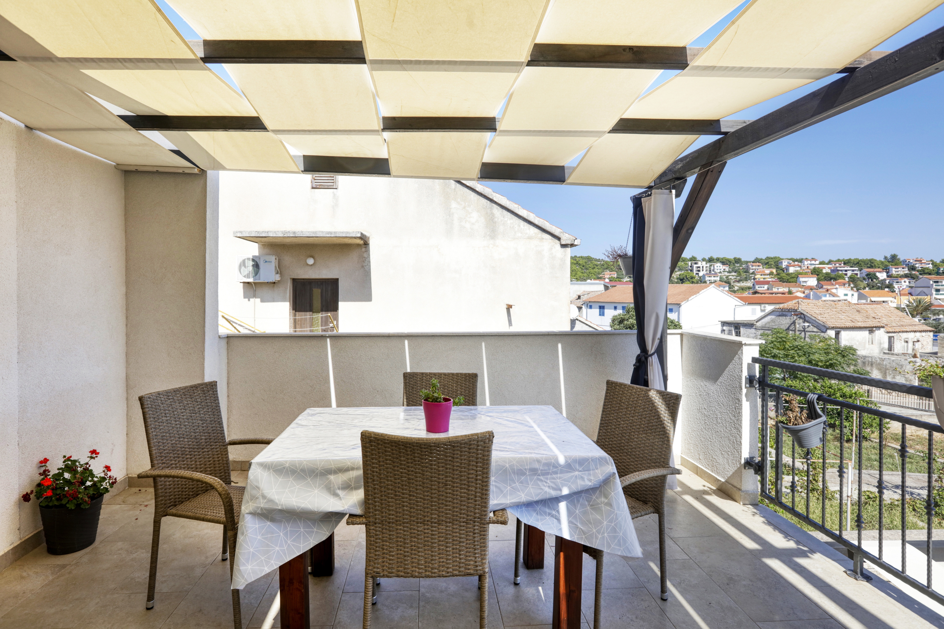 One bedroom apartment with terrace Jezera, Murter  A-a