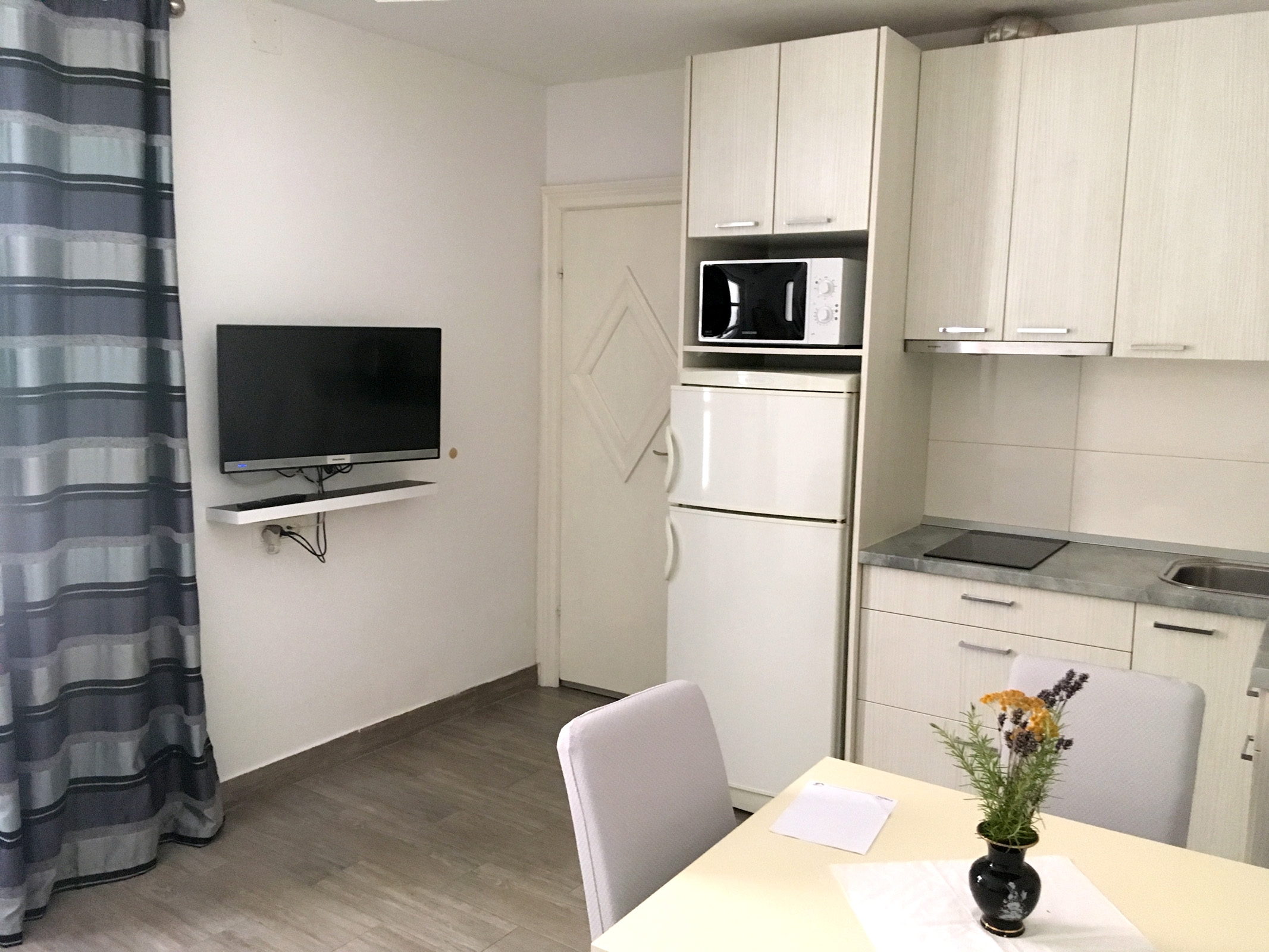 One bedroom apartment with terrace Jezera, Murter (A-19056-c) One bedroom apartment with terrace Jezera, Murter (A-19056-c)