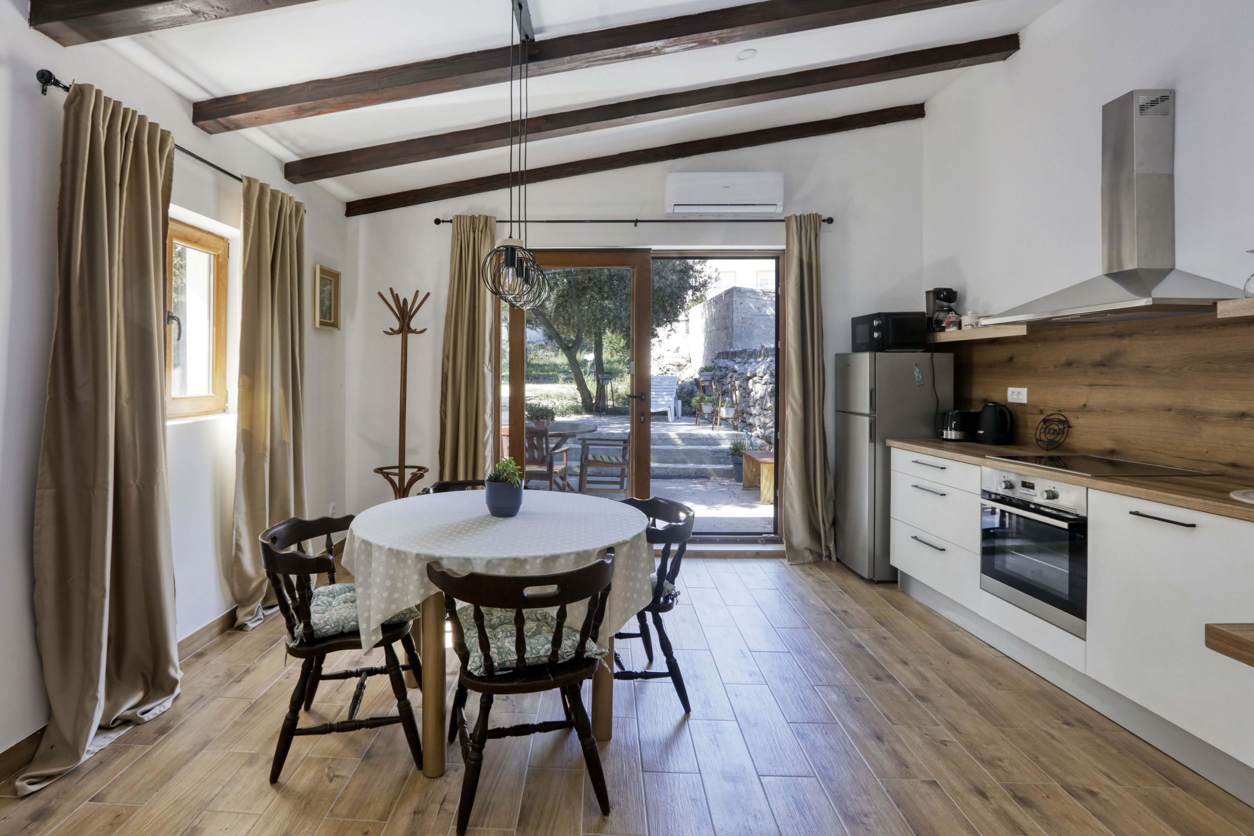 One bedroom apartment with terrace Jezera, Murter (A-19056-d)