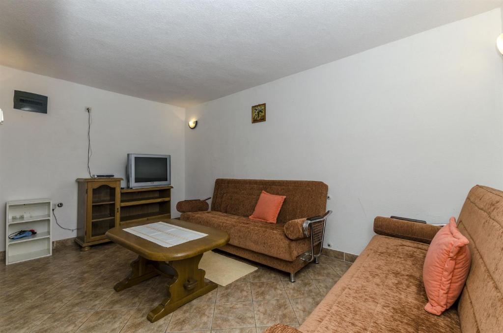 One bedroom apartment with terrace Rogoznica (A-19064-a) One bedroom apartment with terrace Rogoznica (A-19064-a)