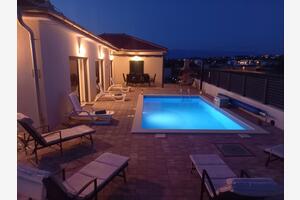 Luxury villa with a swimming pool Vrsi - Mulo, Zadar - 19093