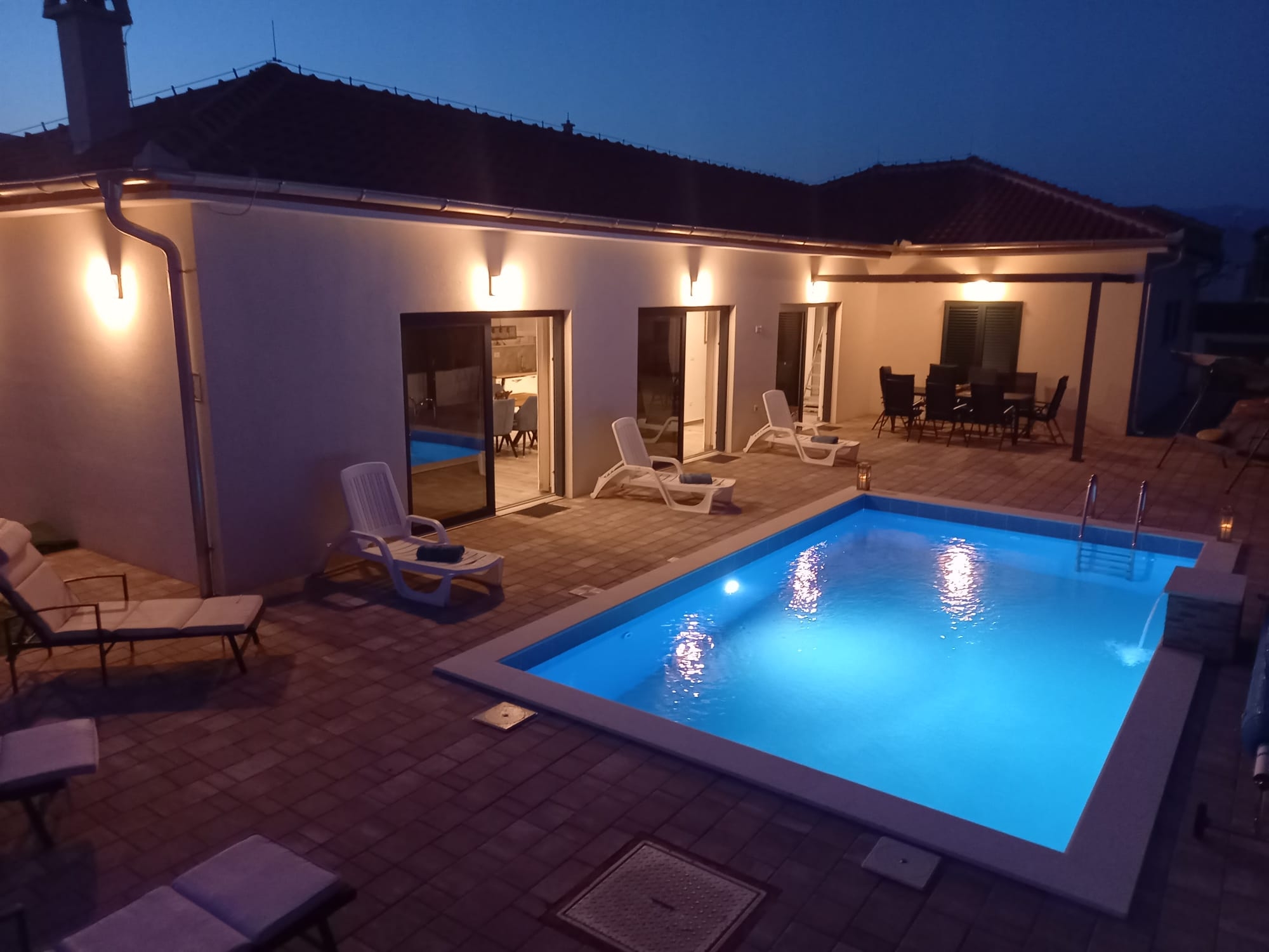 Four-bedroom house with terrace Vrsi - Mulo, Zadar (K-19093)