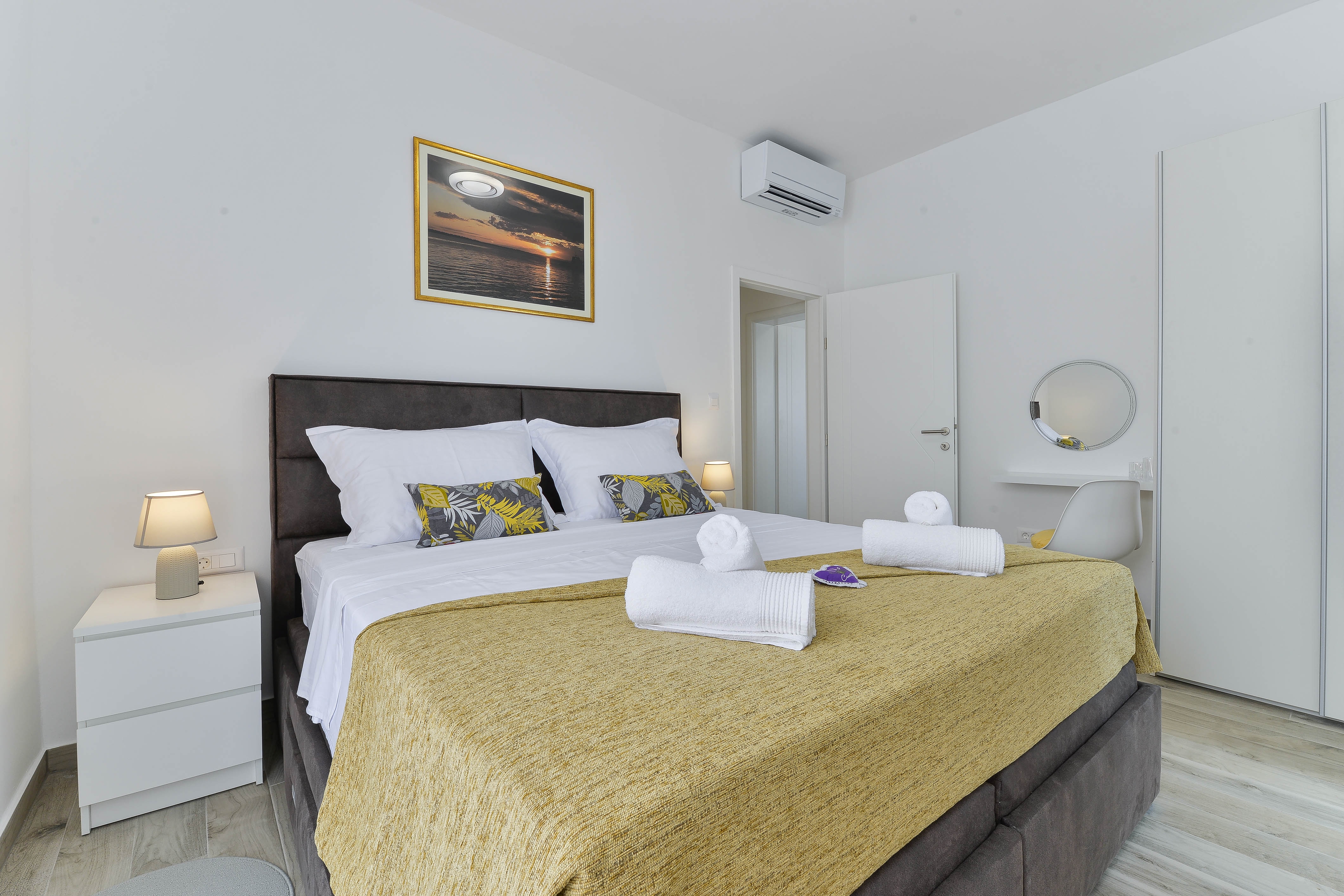 Four bedroom house with terrace Vrsi - Mulo, Zadar  K
