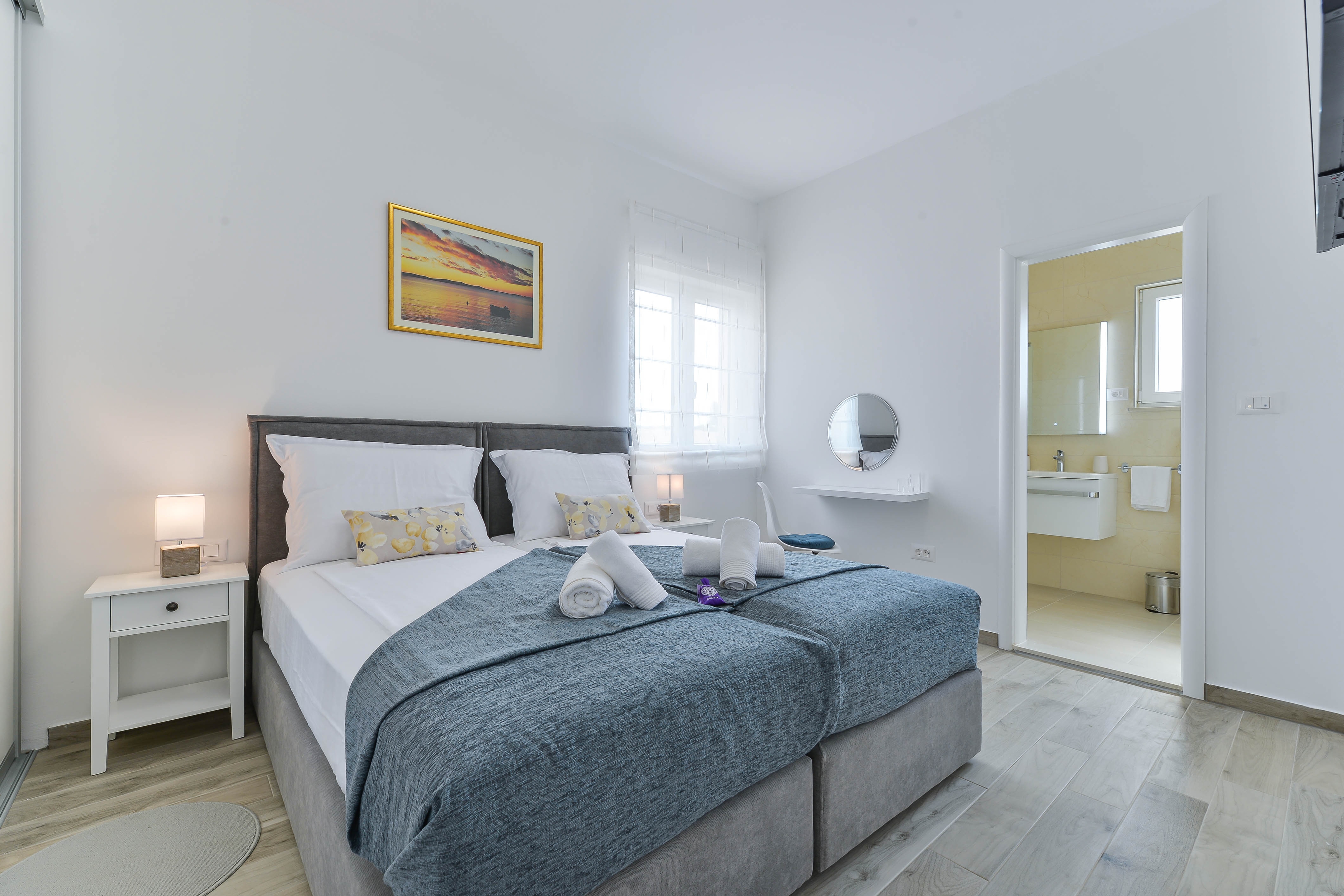 Four bedroom house with terrace Vrsi - Mulo, Zadar  K