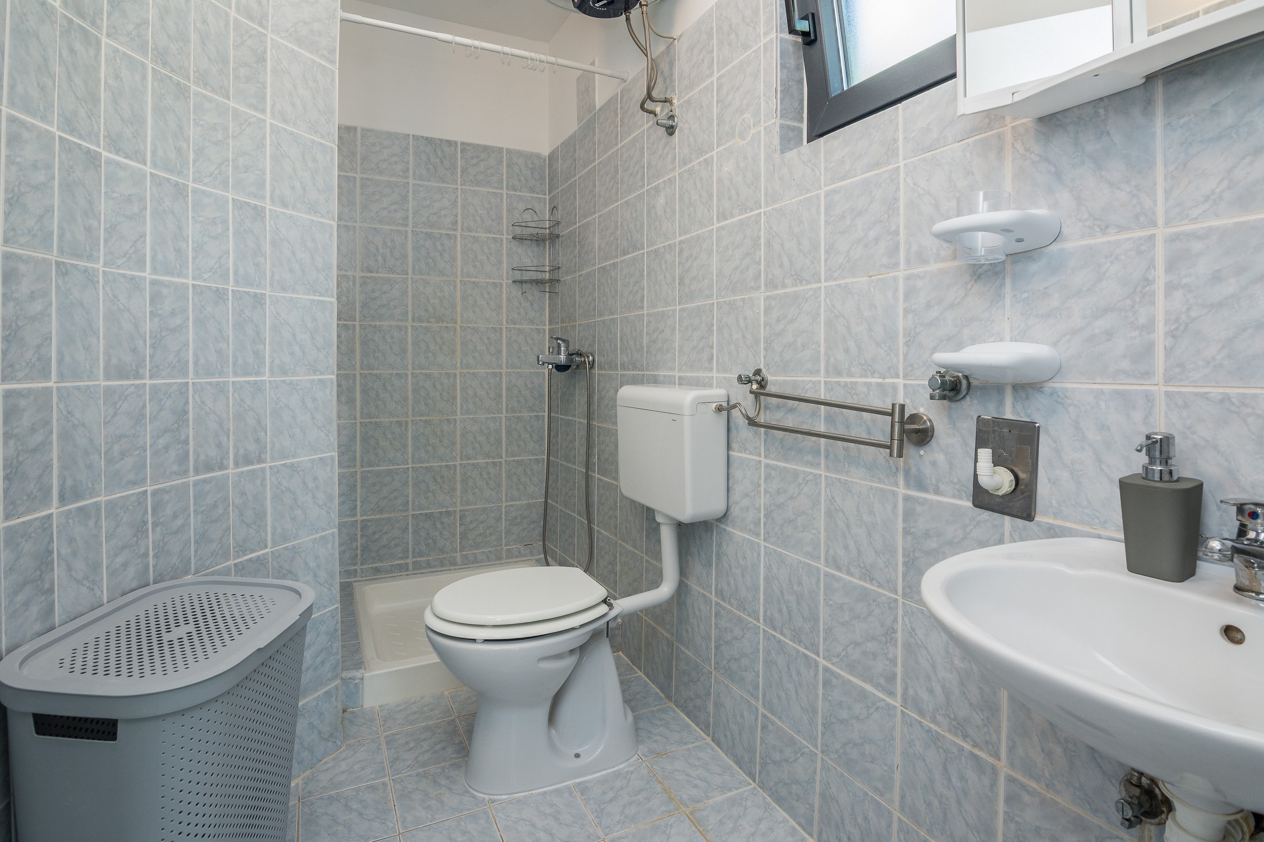 Two bedroom apartment near beach Vir - Kozjak, Vir  A-a