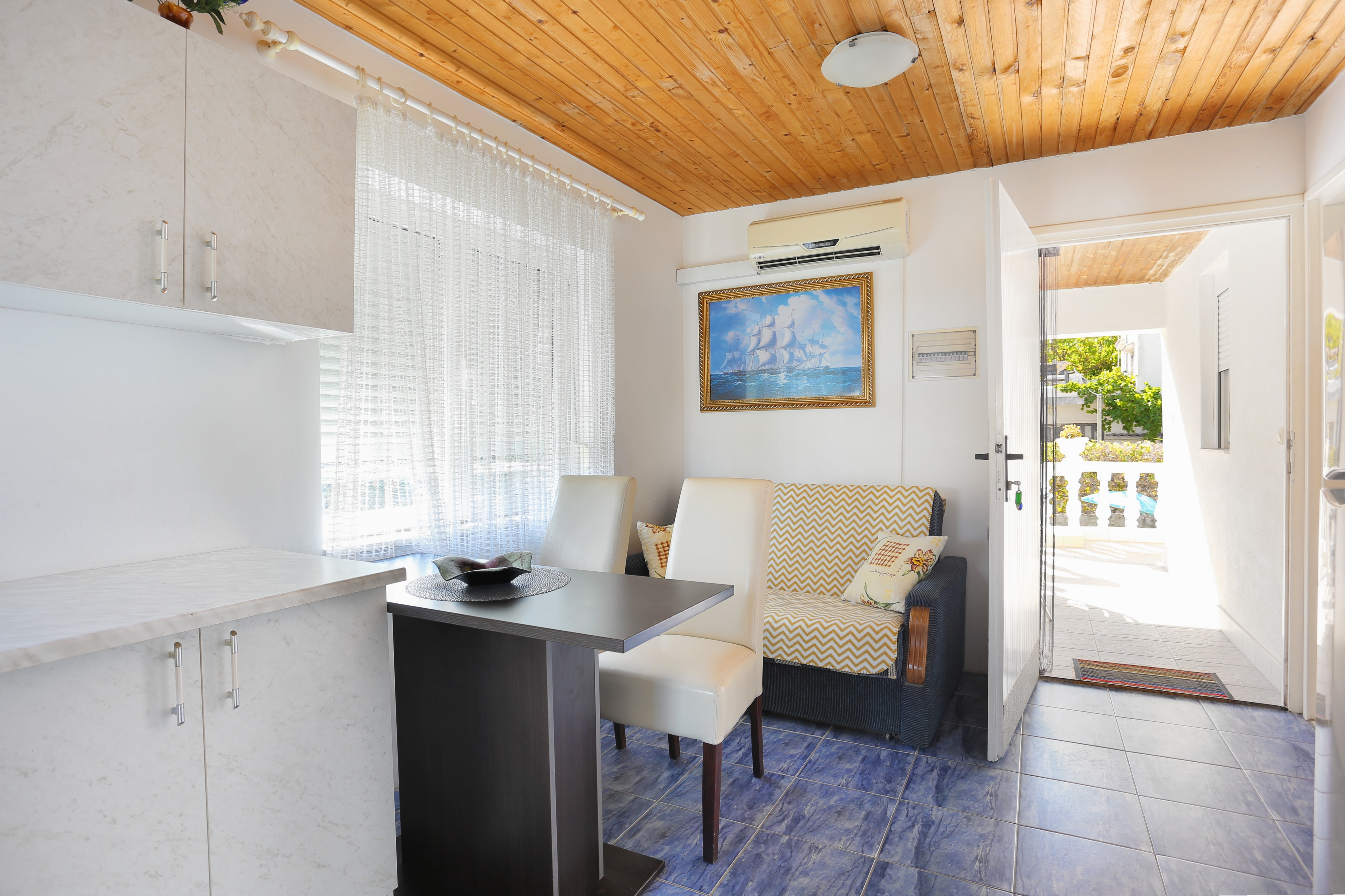 Two bedroom apartment with terrace and sea view Sevid, Trogir (A-19105-b) Two bedroom apartment with terrace and sea view Sevid, Trogir (A-19105-b)