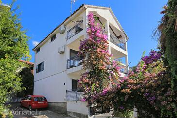 Grebaštica, Šibenik, Property 19106 - Apartments near sea with pebble beach.