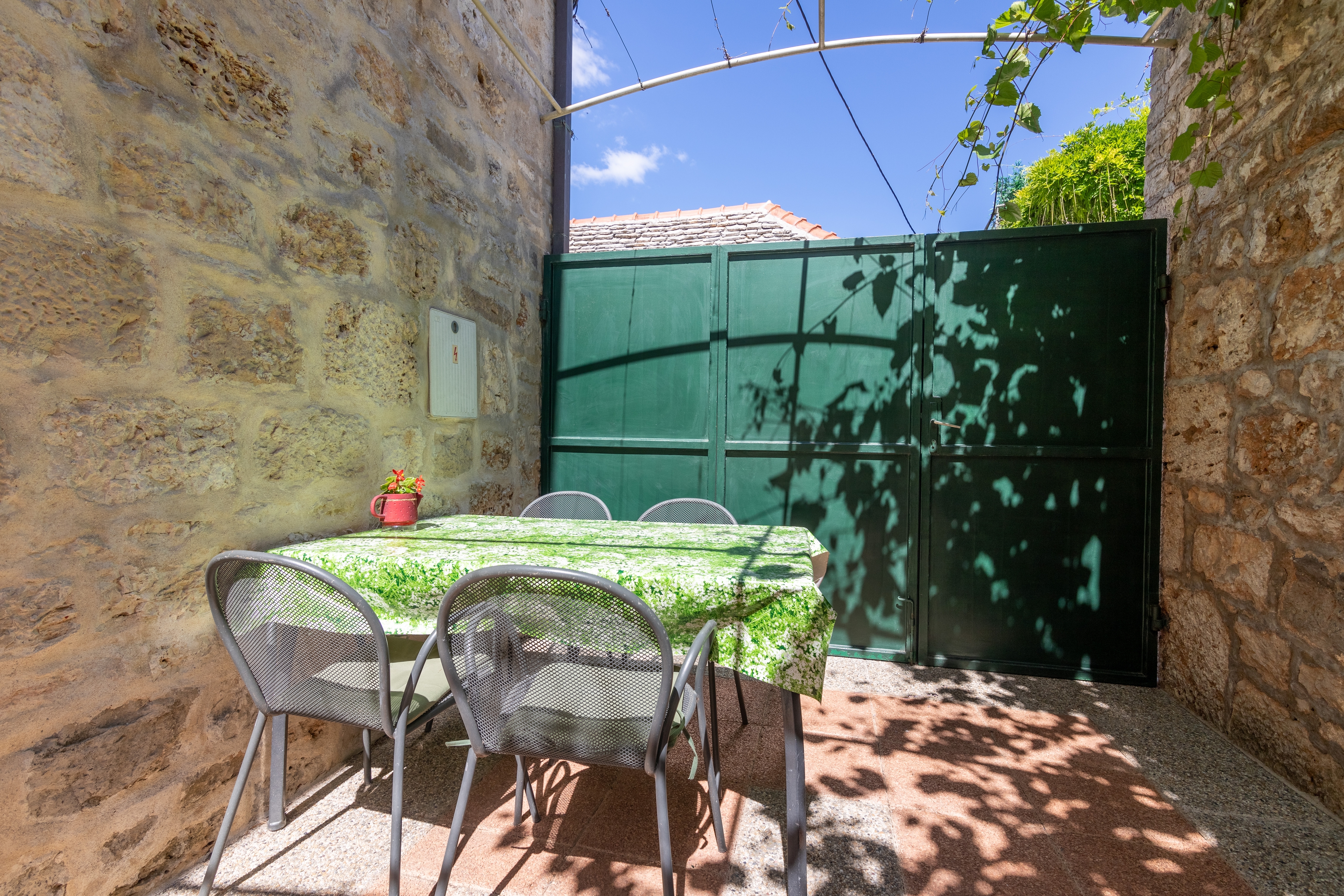 Two bedroom apartment with terrace Postira, Brač  A-a