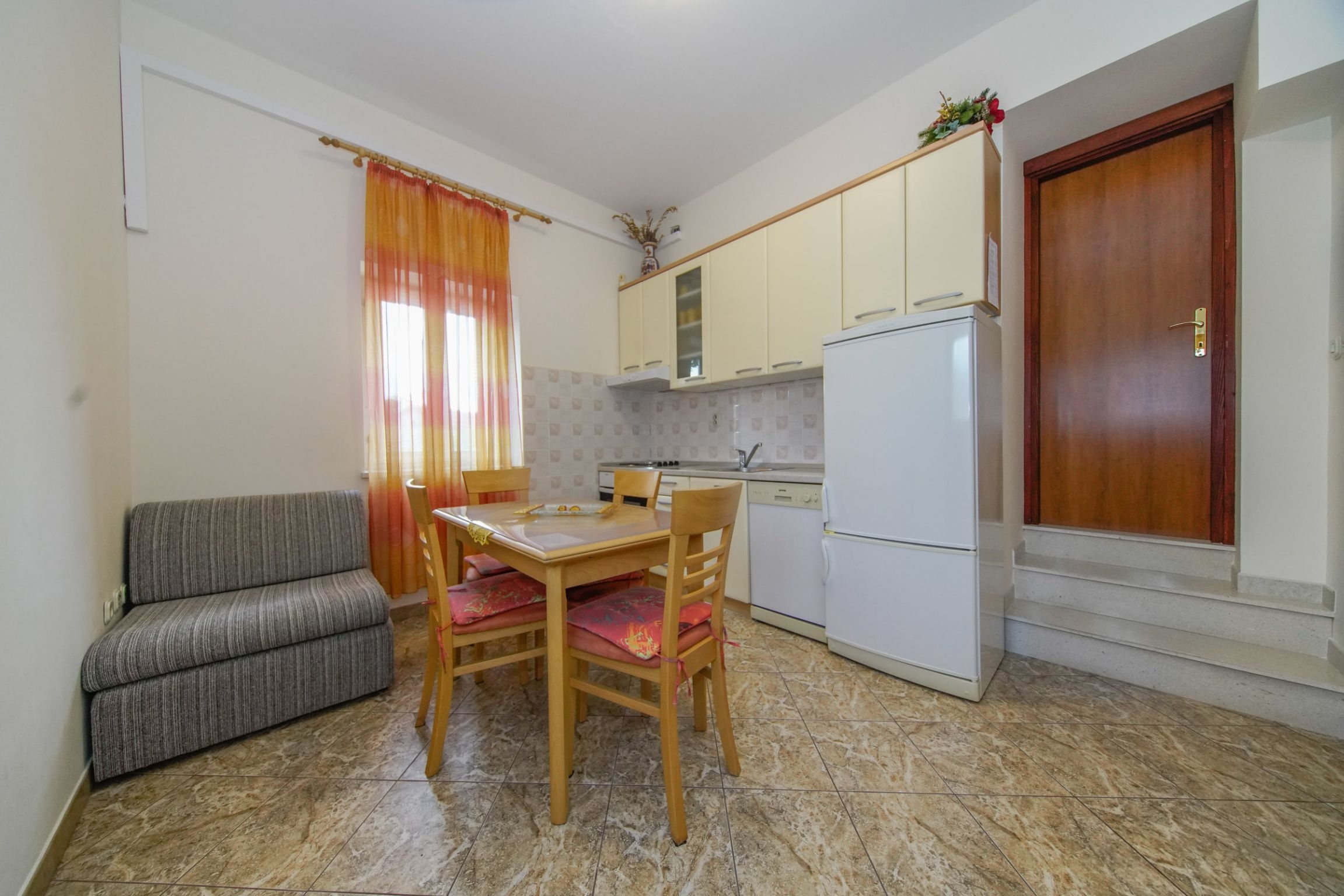 One bedroom apartment with terrace Postira, Brač (A-19107-b)