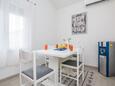 Jídelna Vir, Jídelna v ubytování typu apartment, s klimatizací a WiFi.