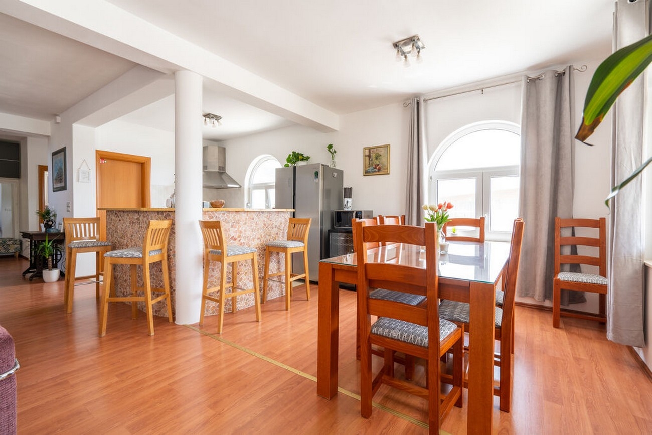 Four bedroom house with terrace and sea view Kaštel Novi, Kaštela  K