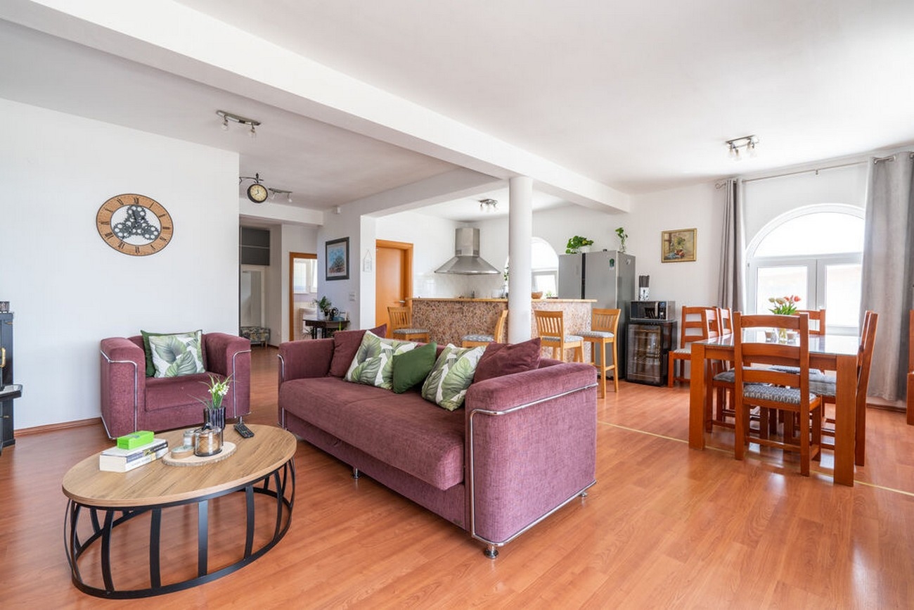 Four bedroom house with terrace and sea view Kaštel Novi, Kaštela  K