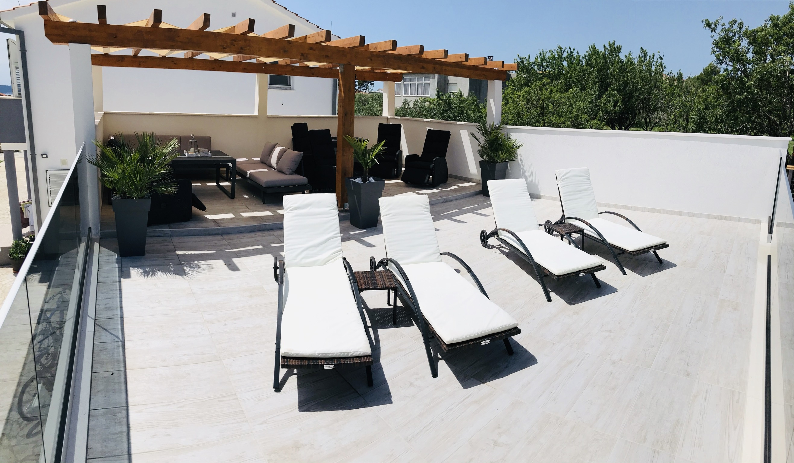 Four bedroom house with terrace and sea view Kaštel Novi, Kaštela  K