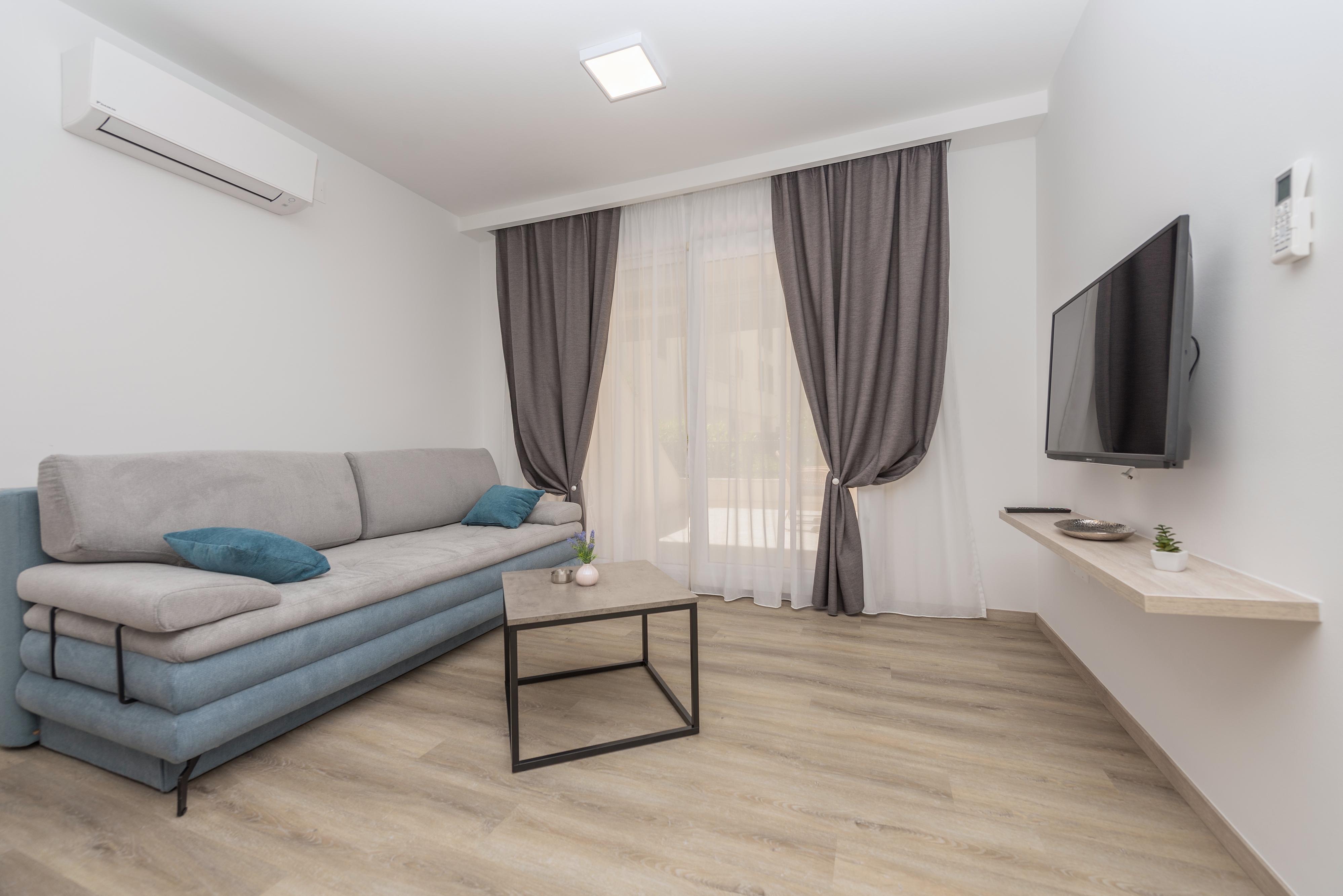 One bedroom apartment with terrace Makarska  A-c