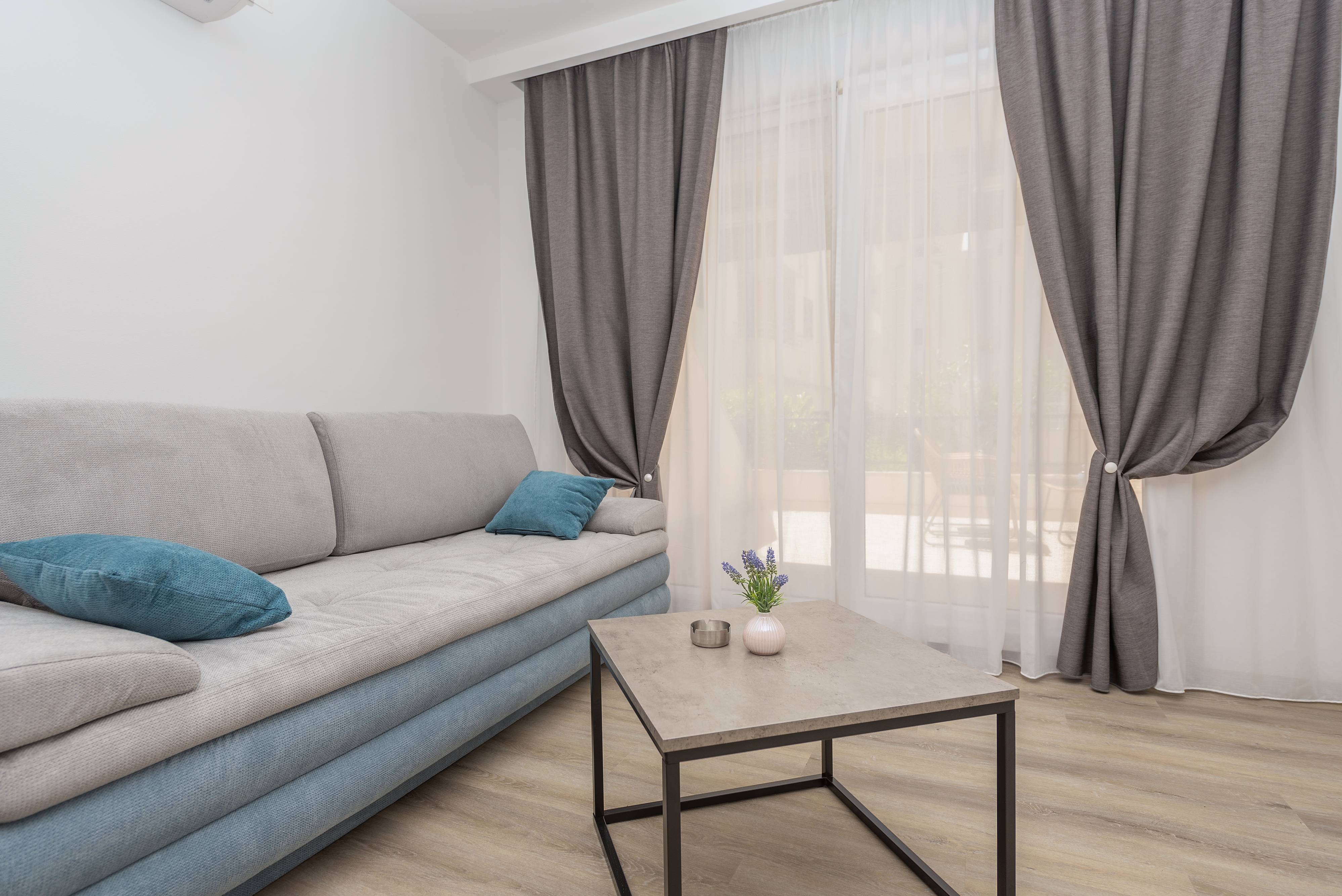 One bedroom apartment with terrace Makarska  A-c