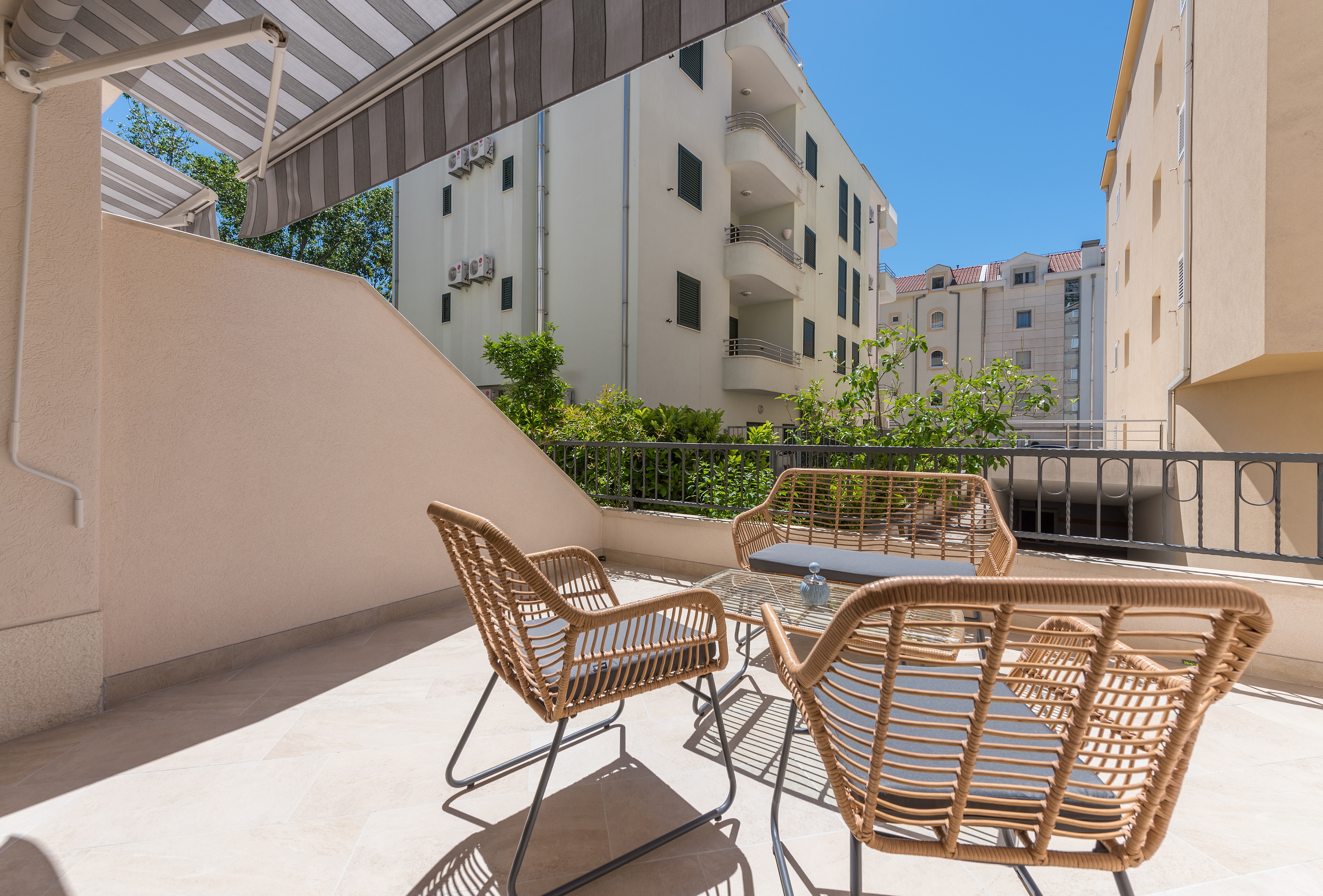 One bedroom apartment with terrace Makarska  A-c