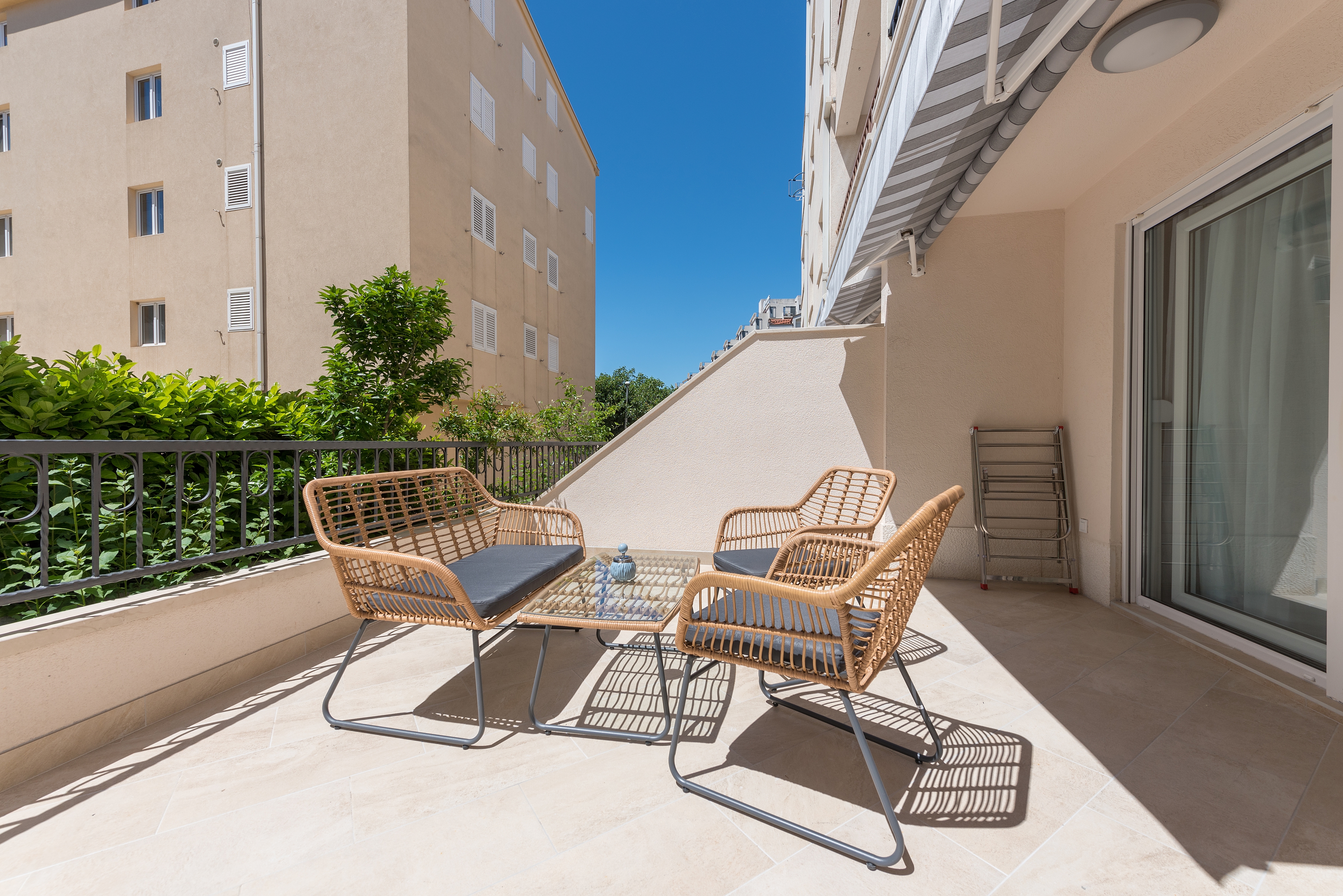 One bedroom apartment with terrace Makarska  A-d