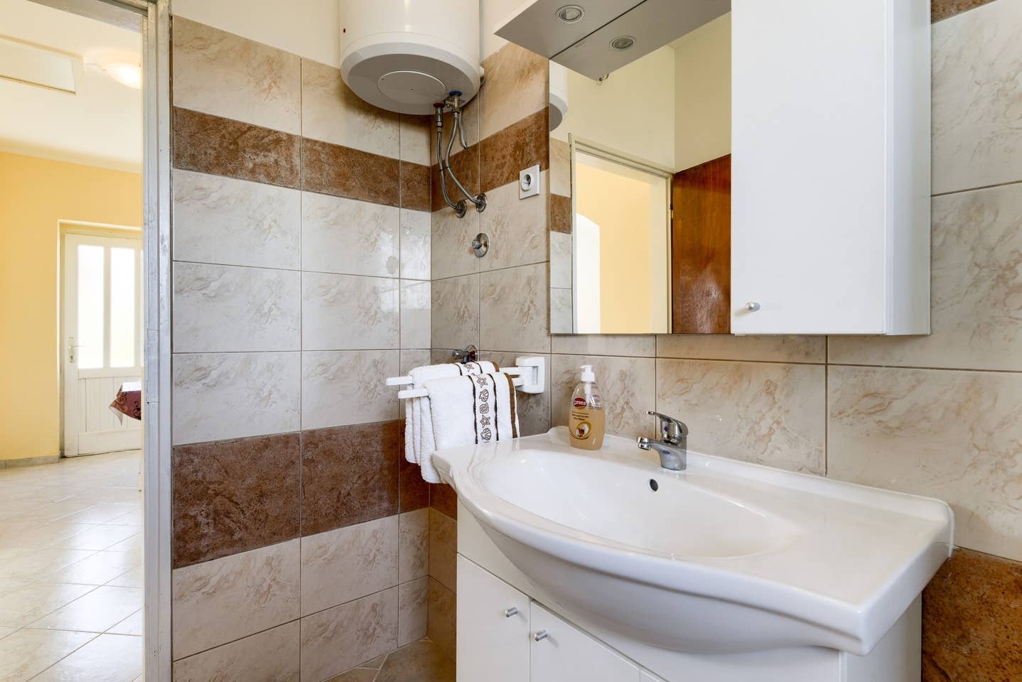 Two bedroom apartment with terrace and sea view Kali, Ugljan  A-a