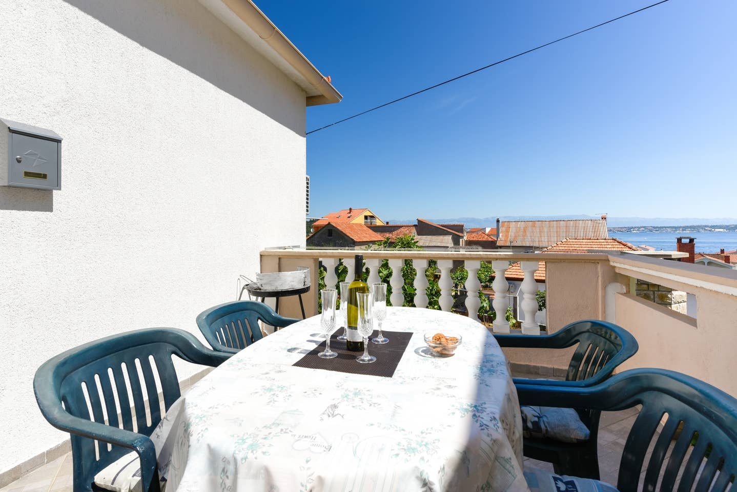Two bedroom apartment with terrace and sea view Kali, Ugljan  A-a