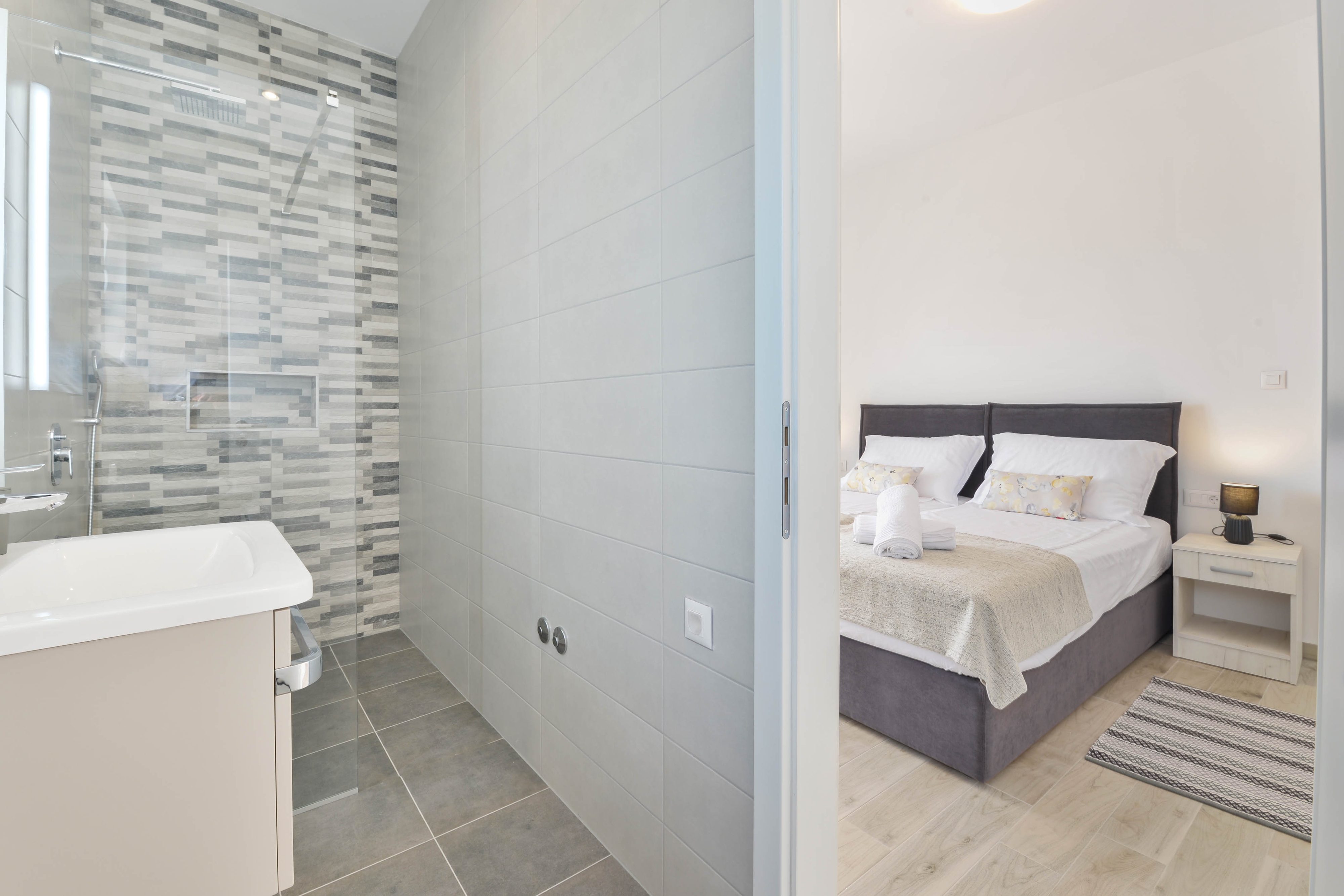 Four bedroom house with terrace Vrsi - Mulo, Zadar  K