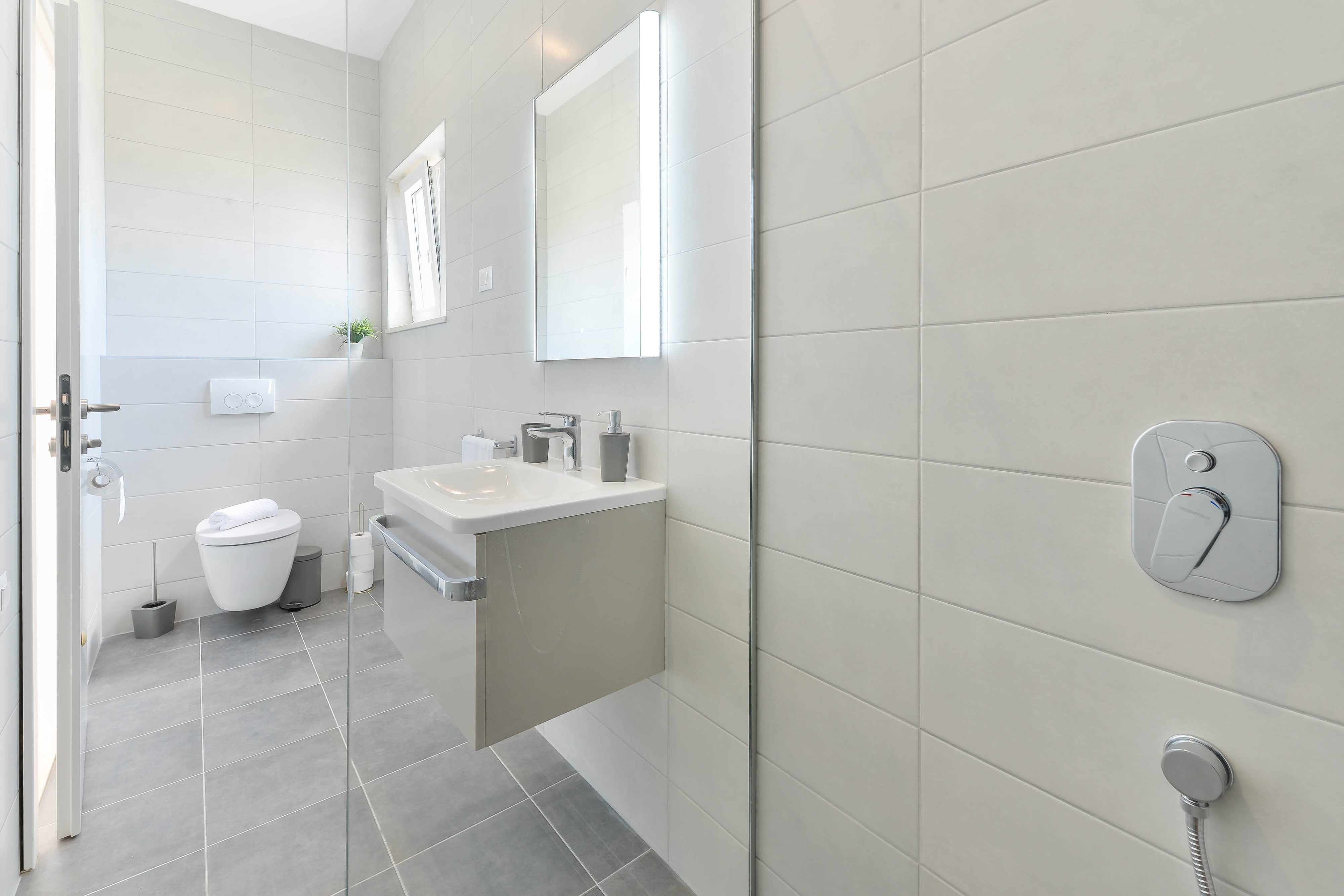 Four bedroom house with terrace Vrsi - Mulo, Zadar  K