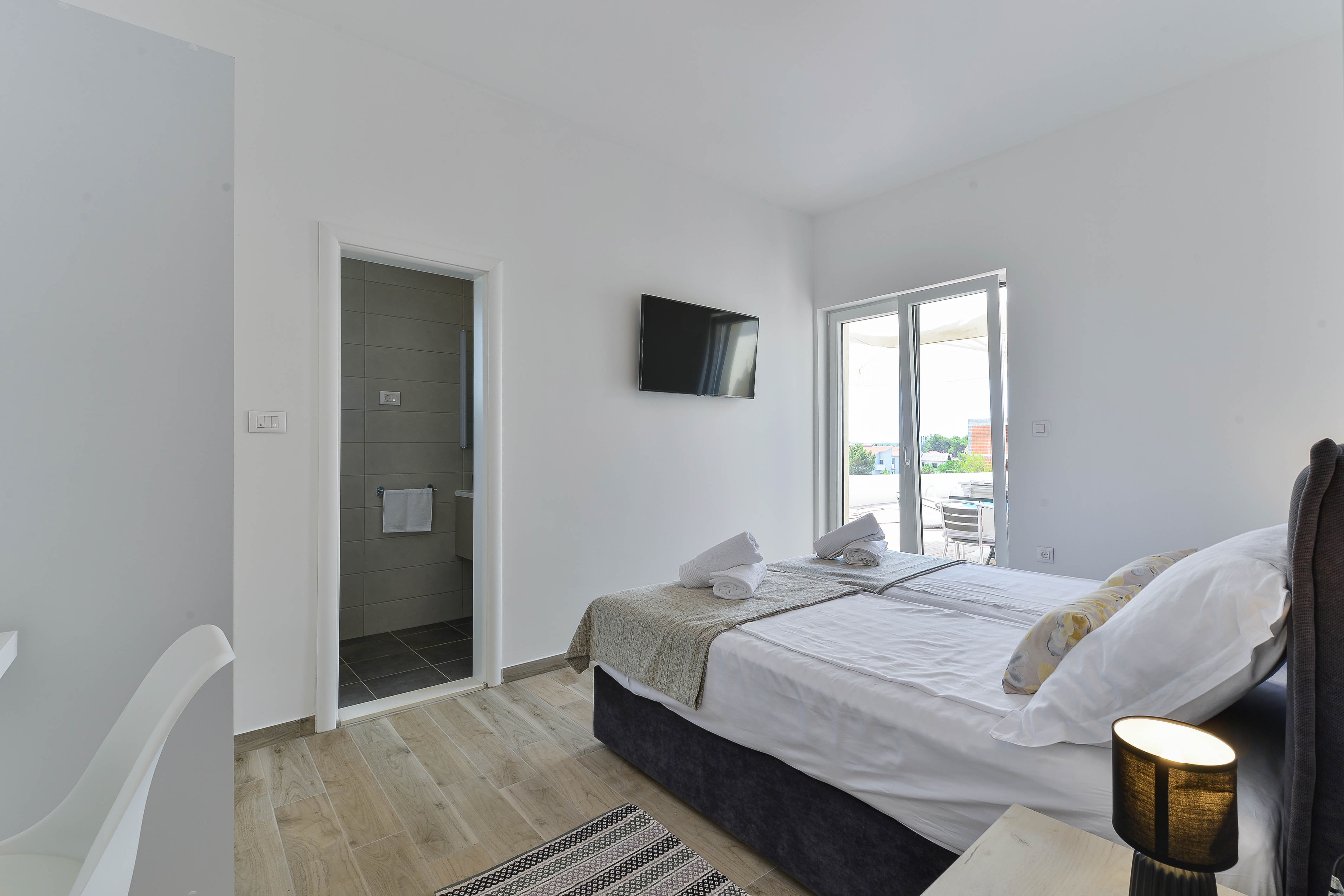 Four bedroom house with terrace Vrsi - Mulo, Zadar  K