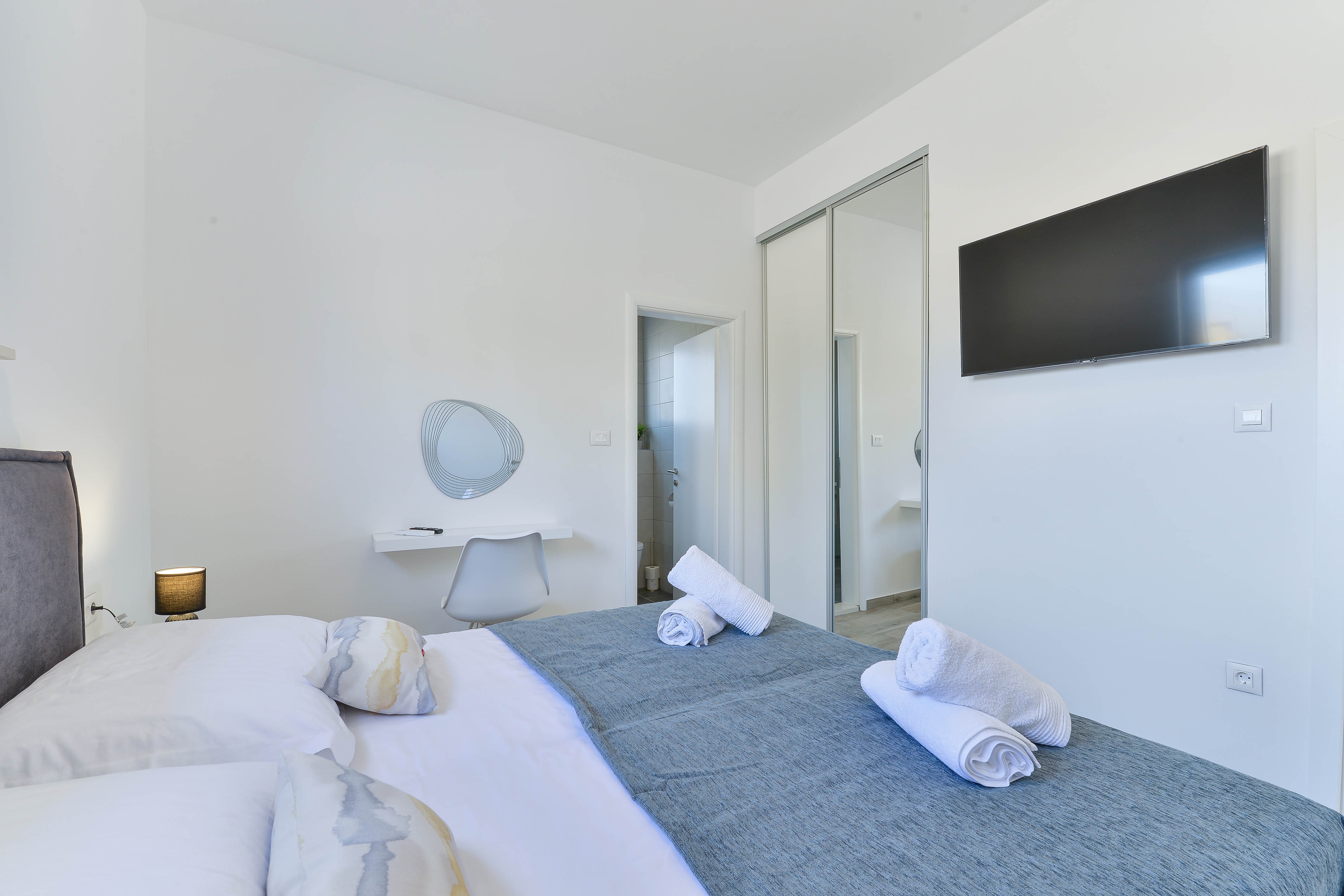 Four bedroom house with terrace Vrsi - Mulo, Zadar  K