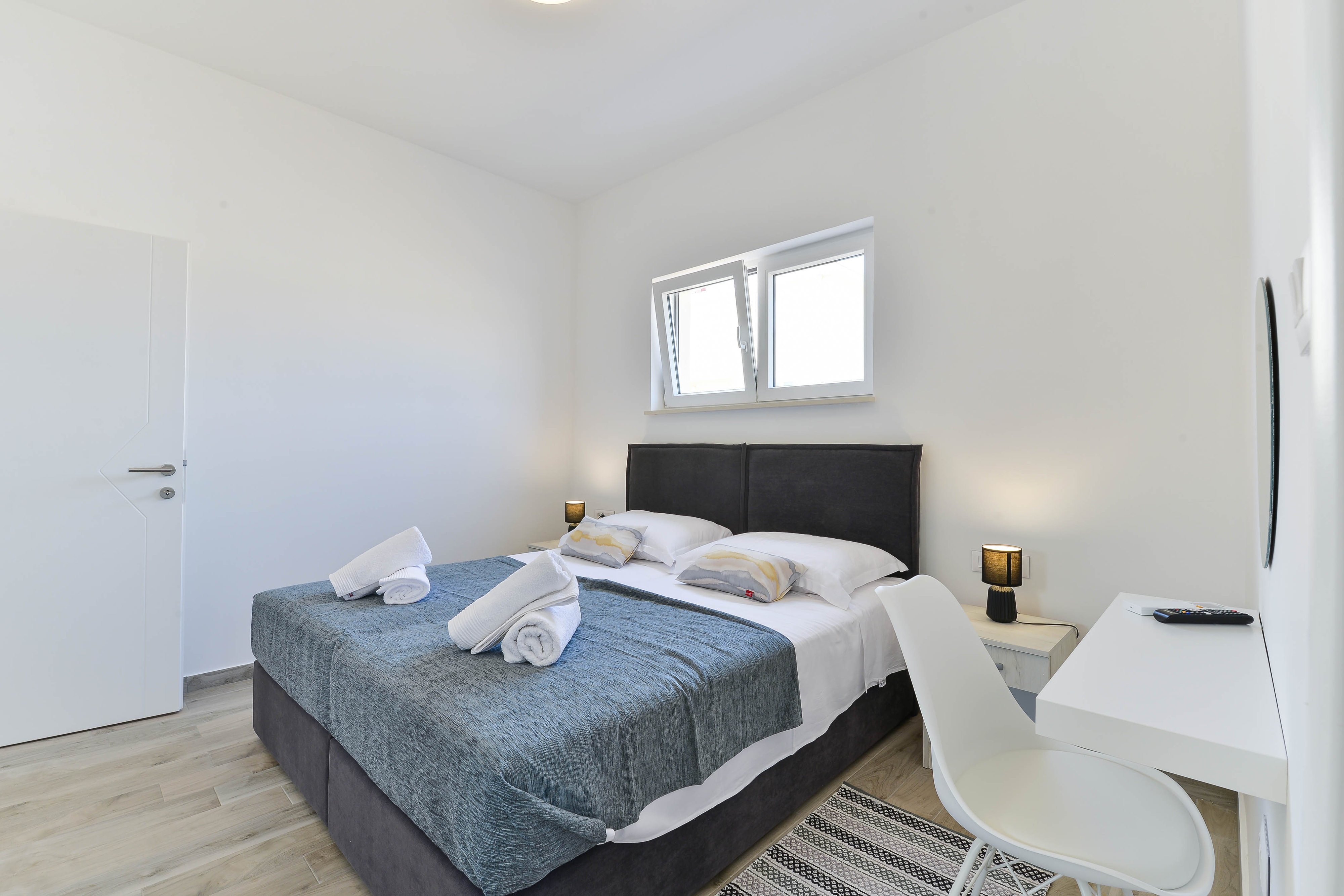 Four bedroom house with terrace Vrsi - Mulo, Zadar  K