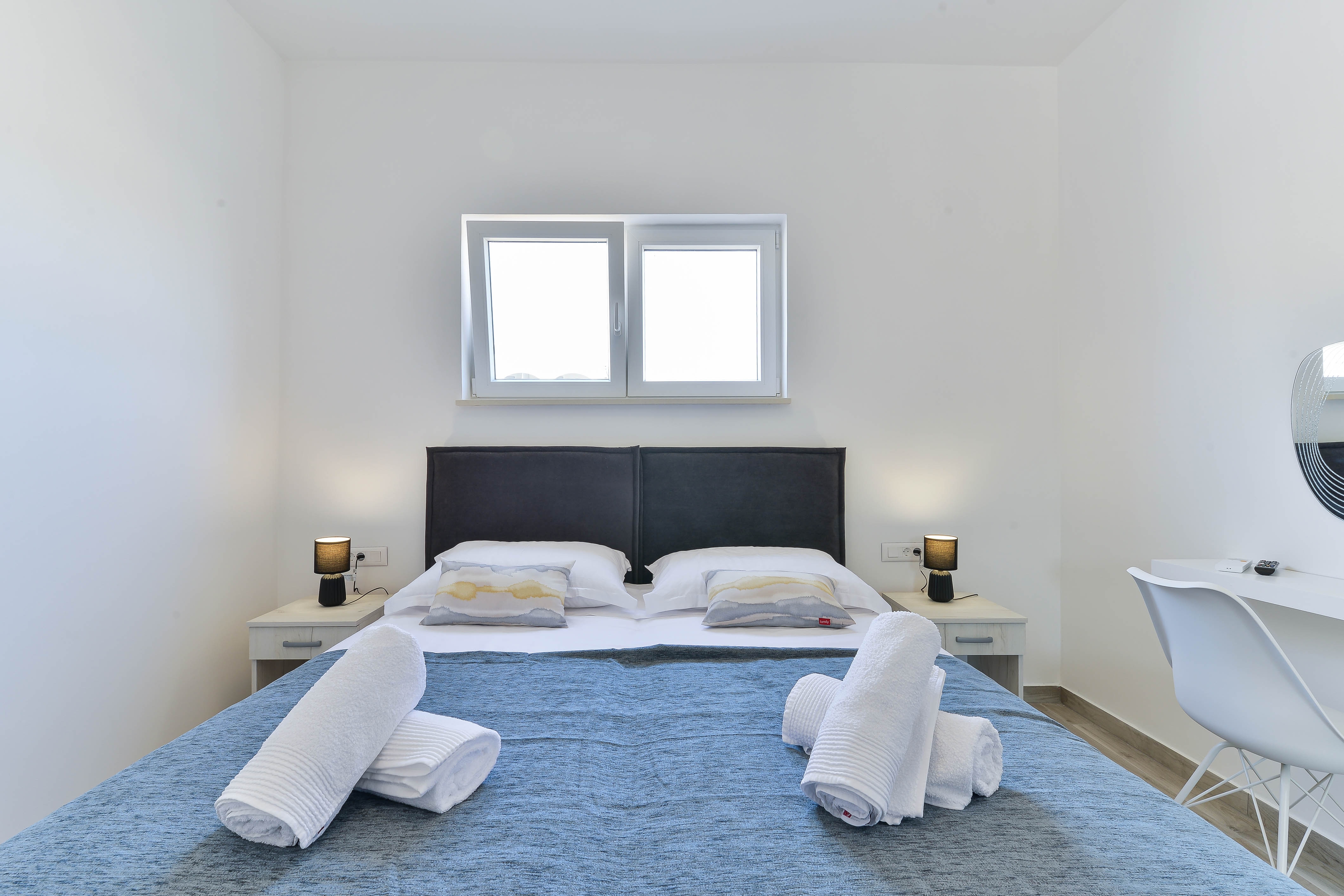 Four bedroom house with terrace Vrsi - Mulo, Zadar  K