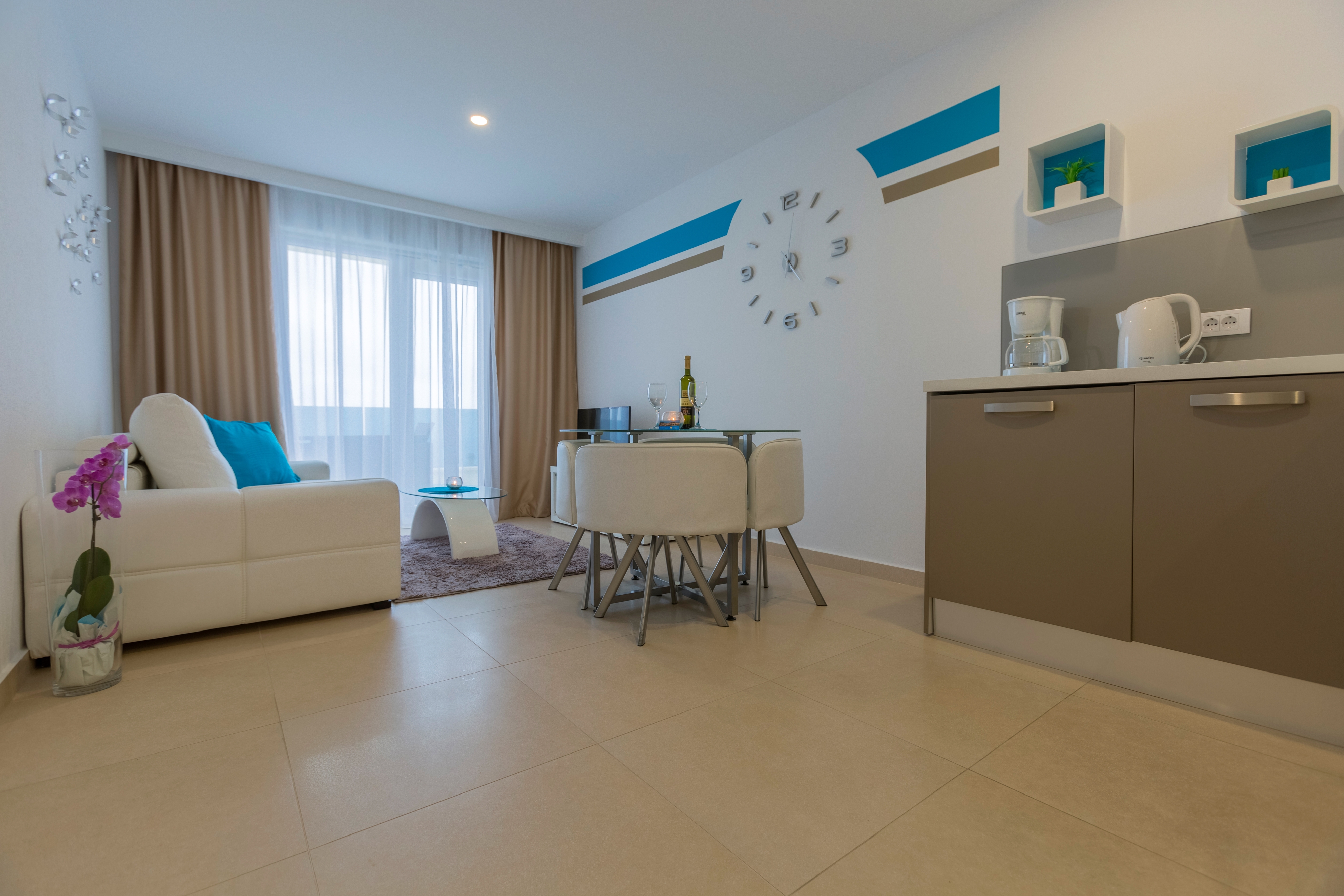 One bedroom apartment with terrace and sea view Makarska (A-19147-e)
