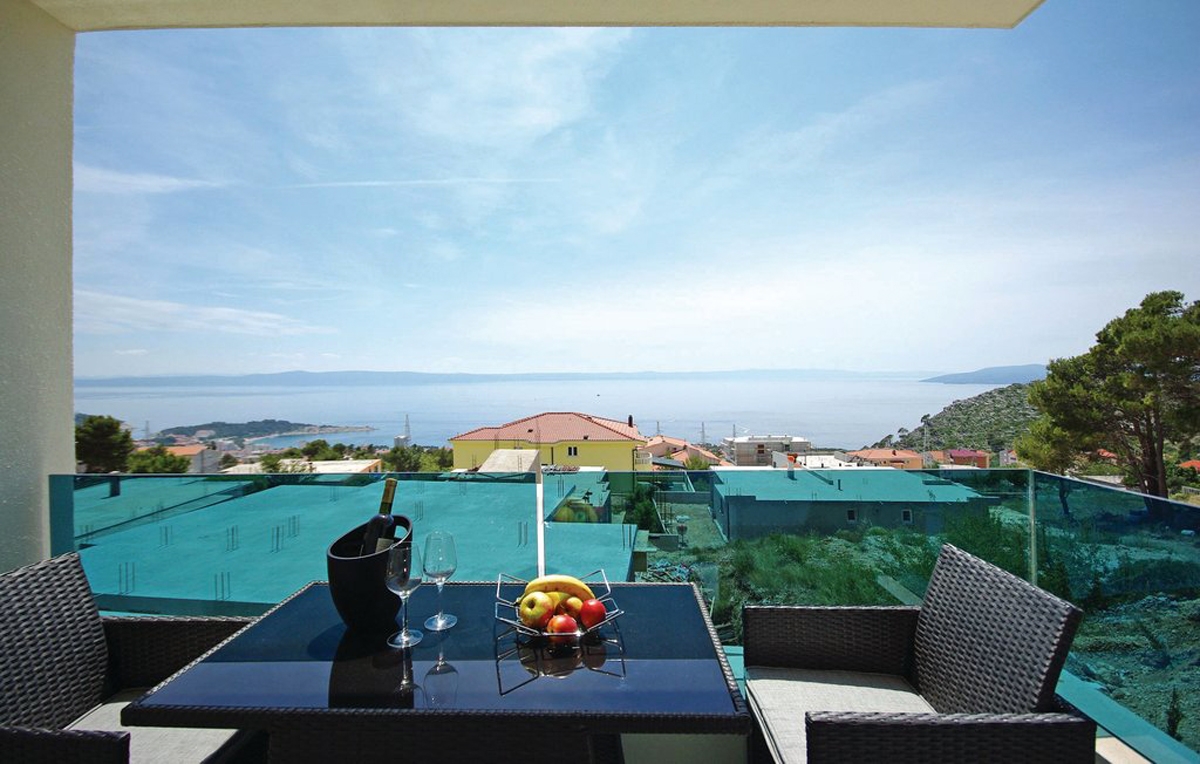 One bedroom apartment with terrace and sea view Makarska  A-e
