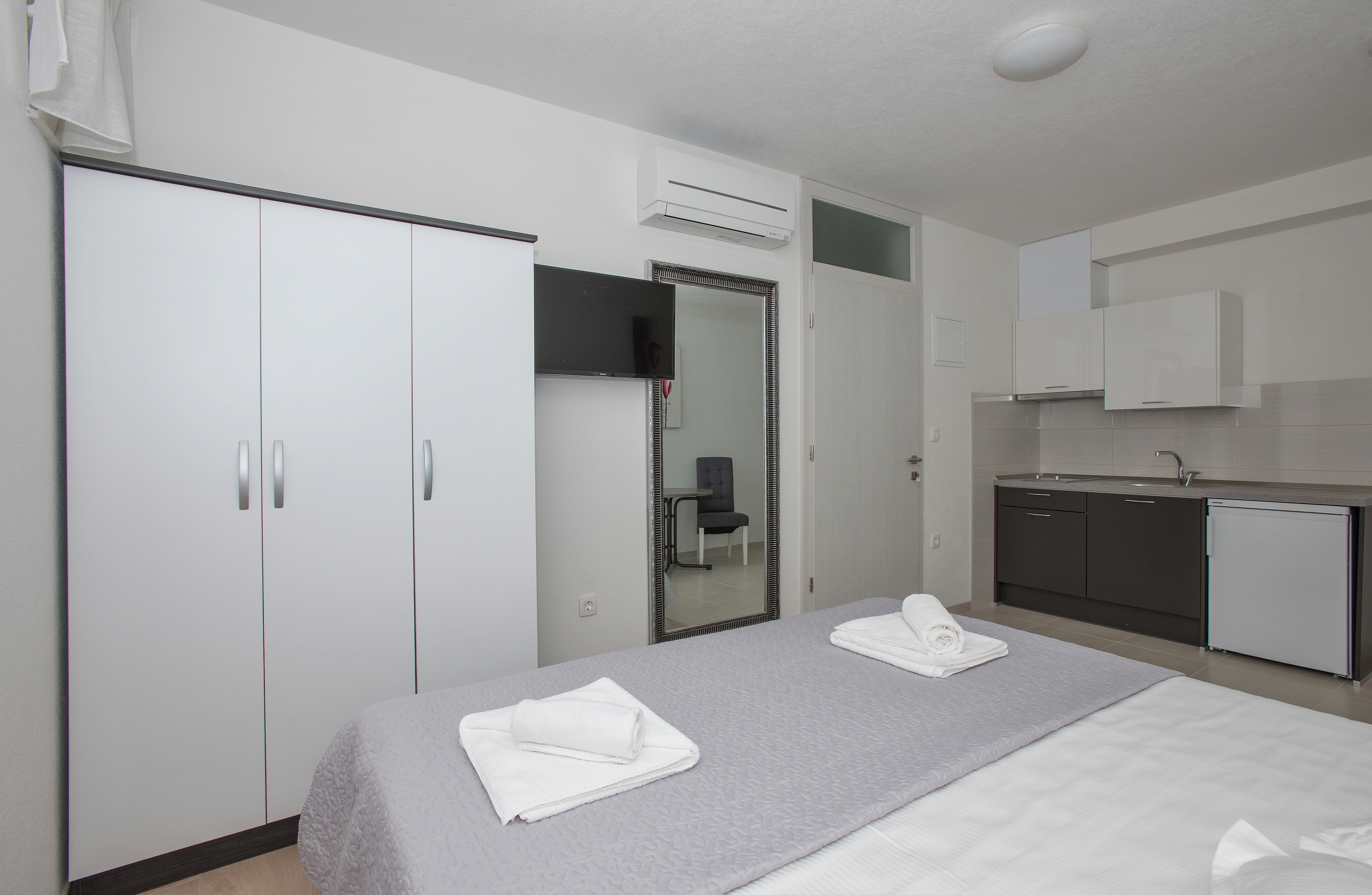 Three bedroom apartment near beach Živogošće - Mala Duba, Makarska  A-c