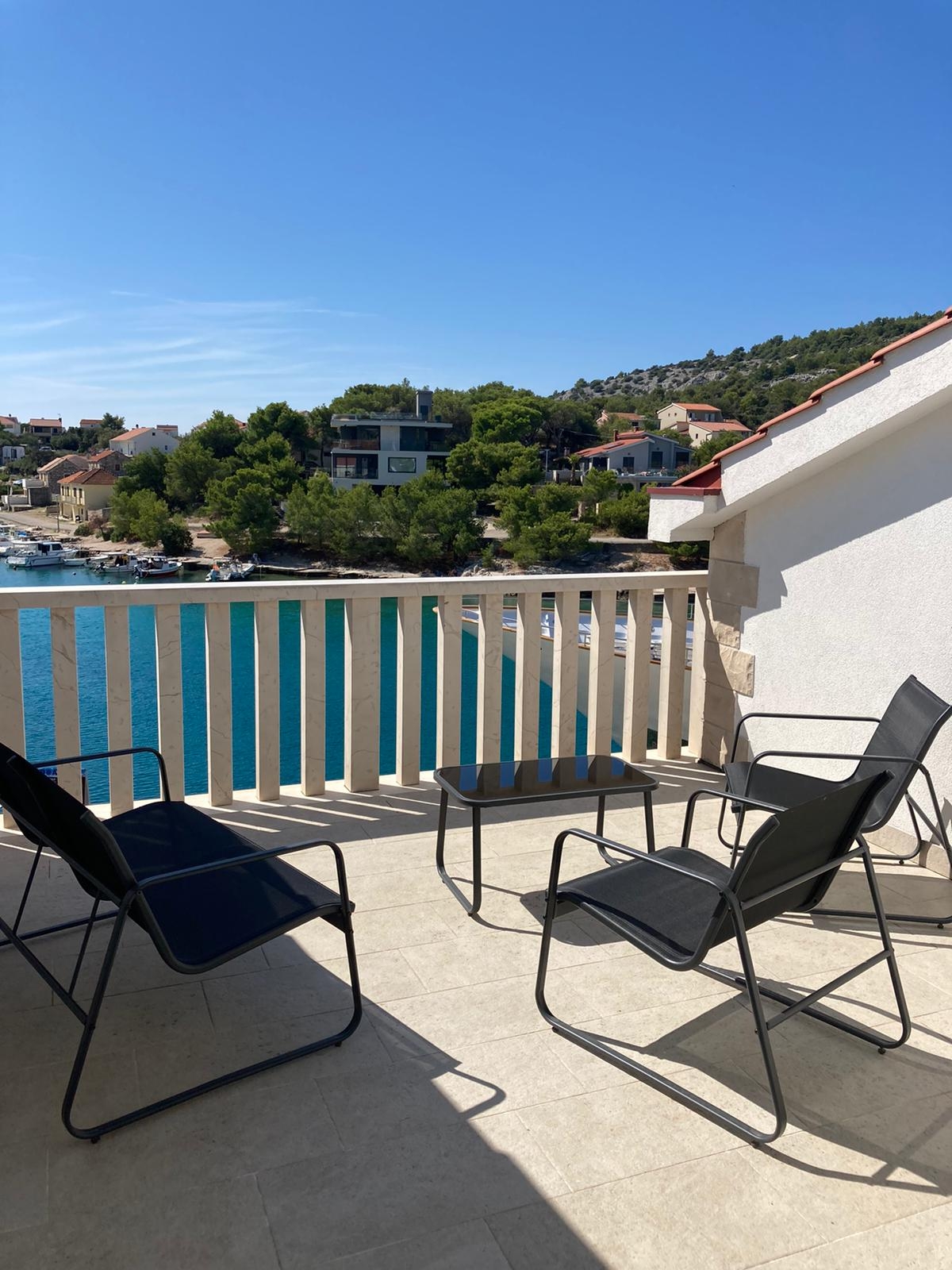 Comfortable and spacious house near beach Ražanj, Rogoznica  K