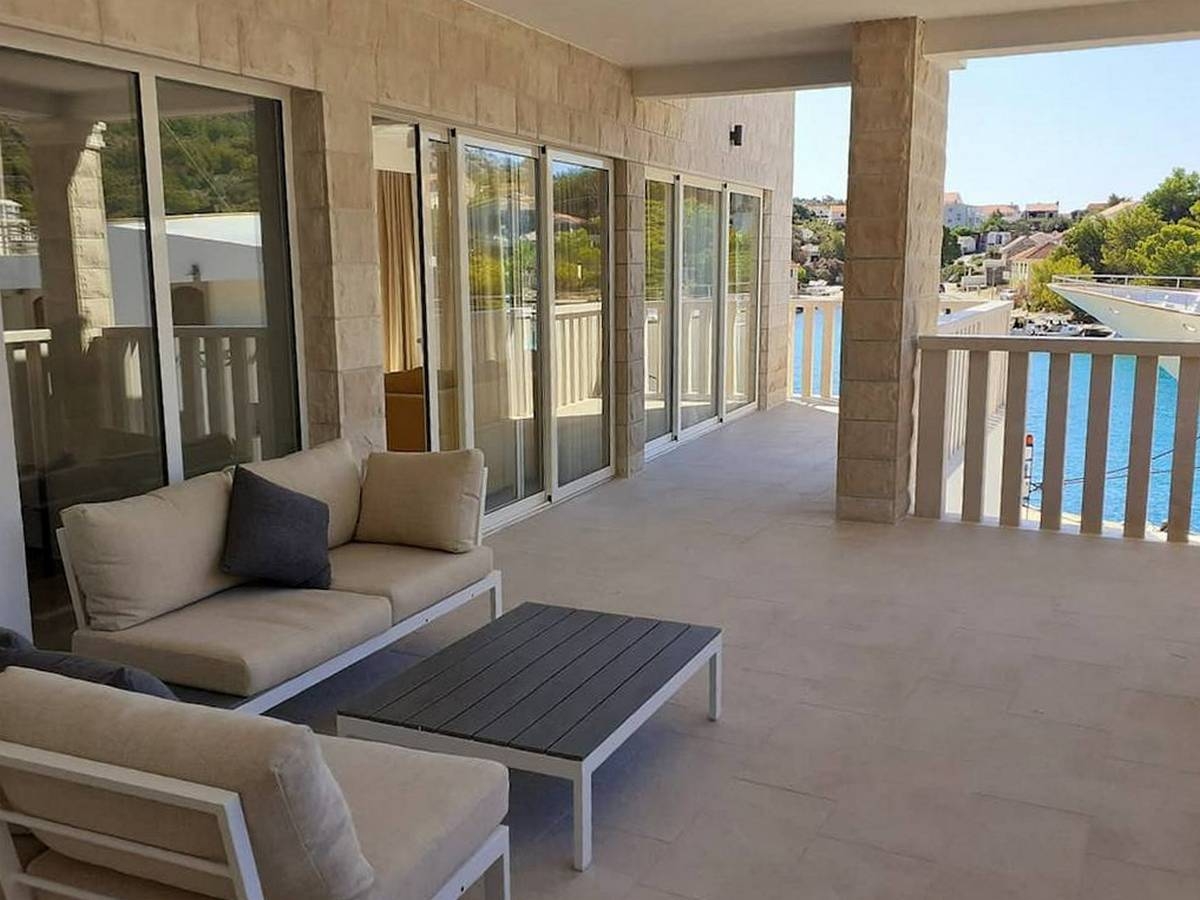 Comfortable and spacious house near beach Ražanj, Rogoznica  K