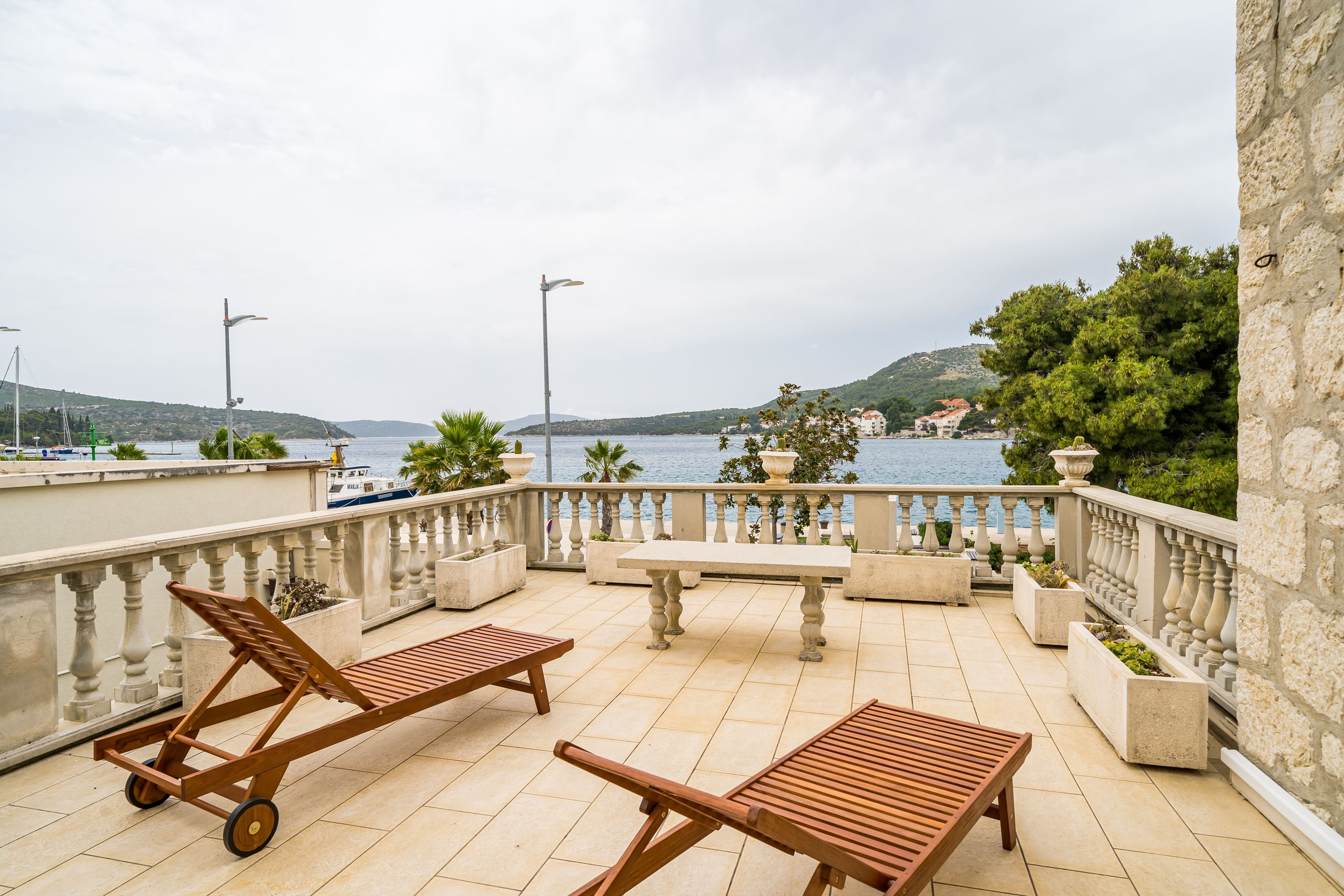 Comfortable and spacious house with terrace and sea view Slano, Dubrovnik (K-19167)