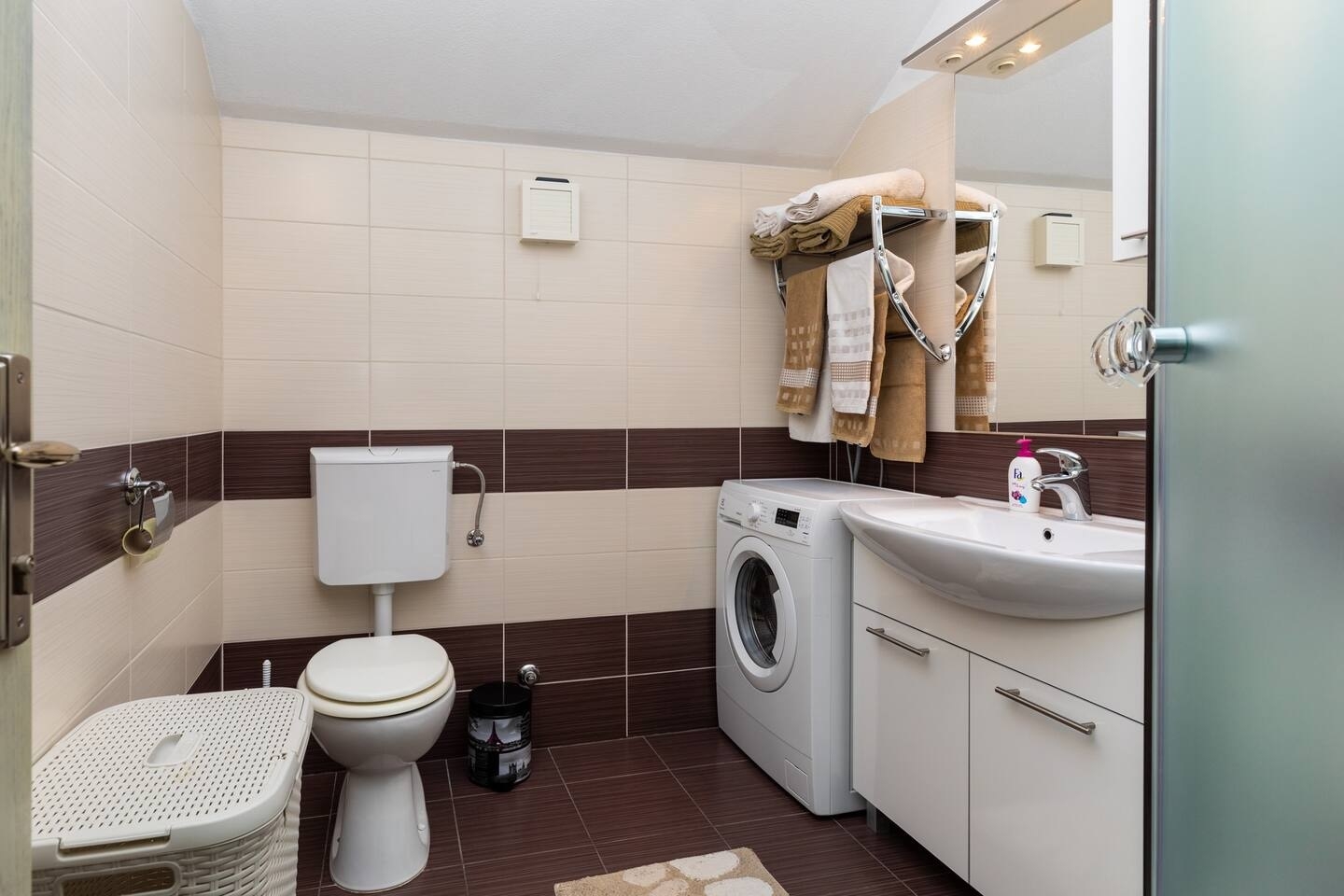 Four bedroom apartment near beach Medići, Omiš  A-a