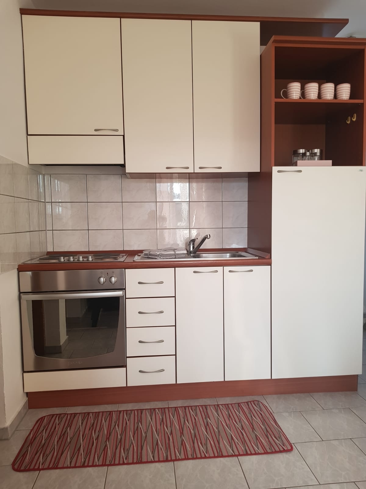 Two bedroom apartment with balcony and sea view Supetar, Brač  A-a