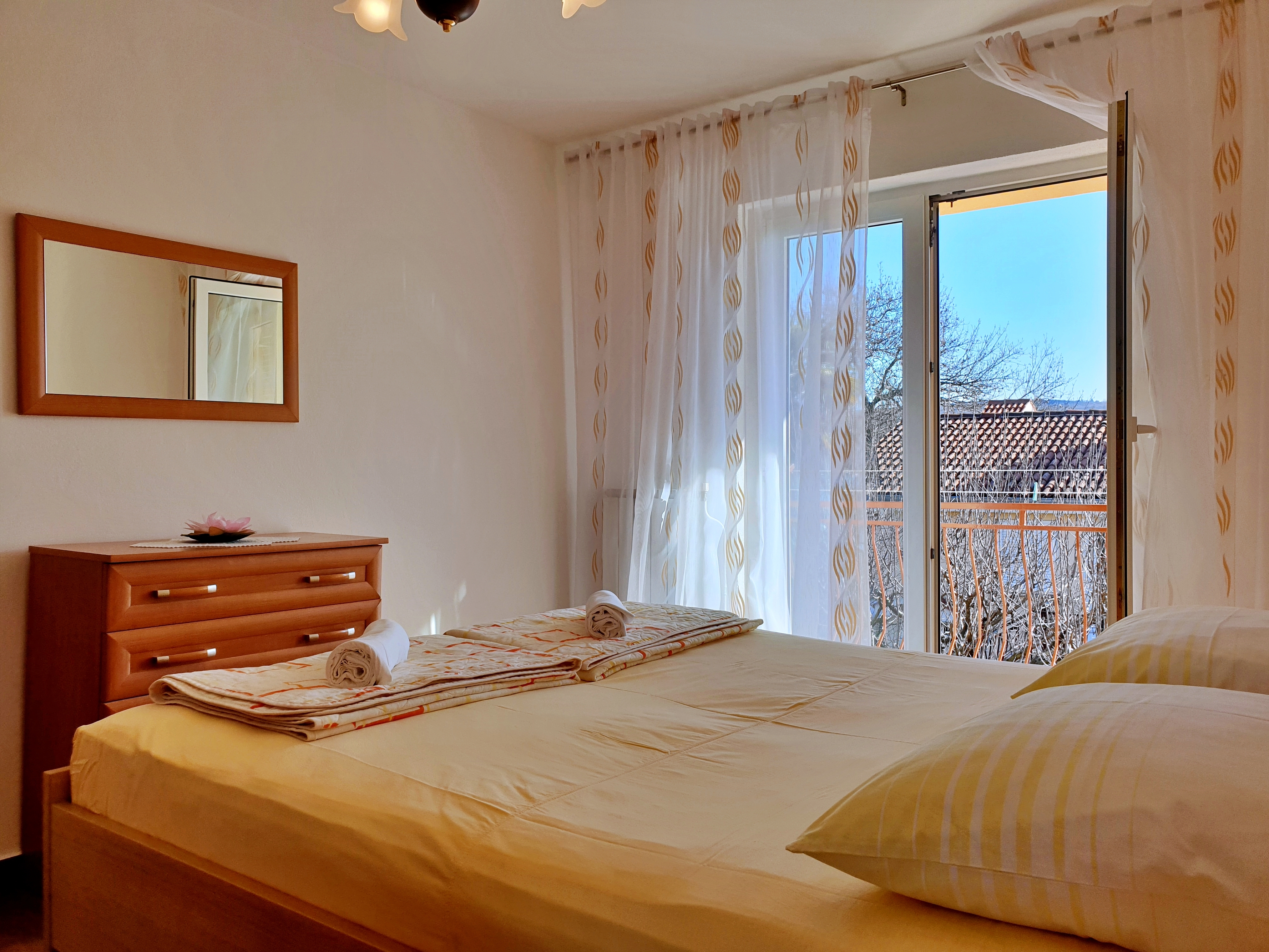 One bedroom apartment with terrace and sea view Čižići, Krk  A-a