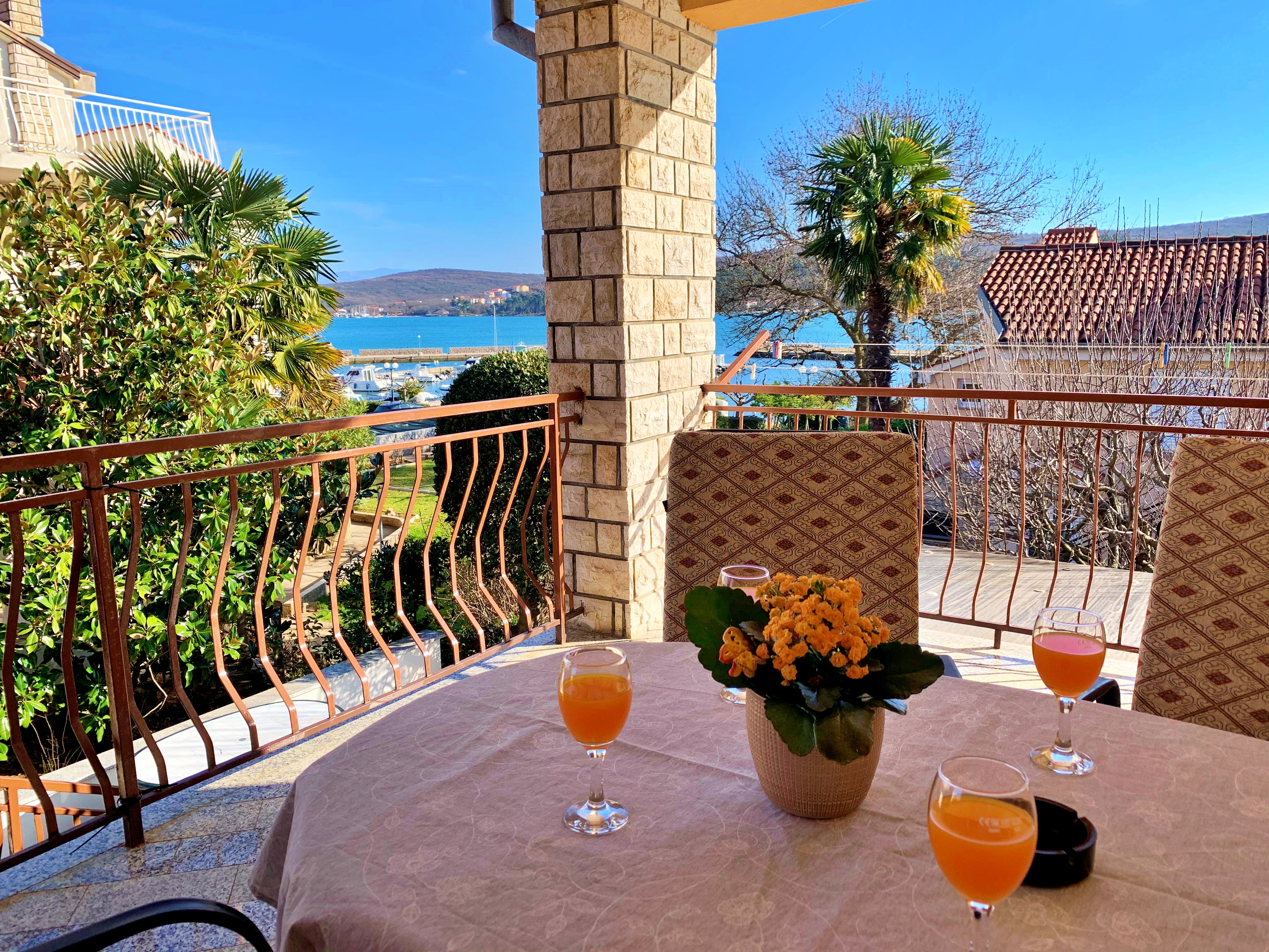 One bedroom apartment with terrace and sea view Čižići, Krk  A-a