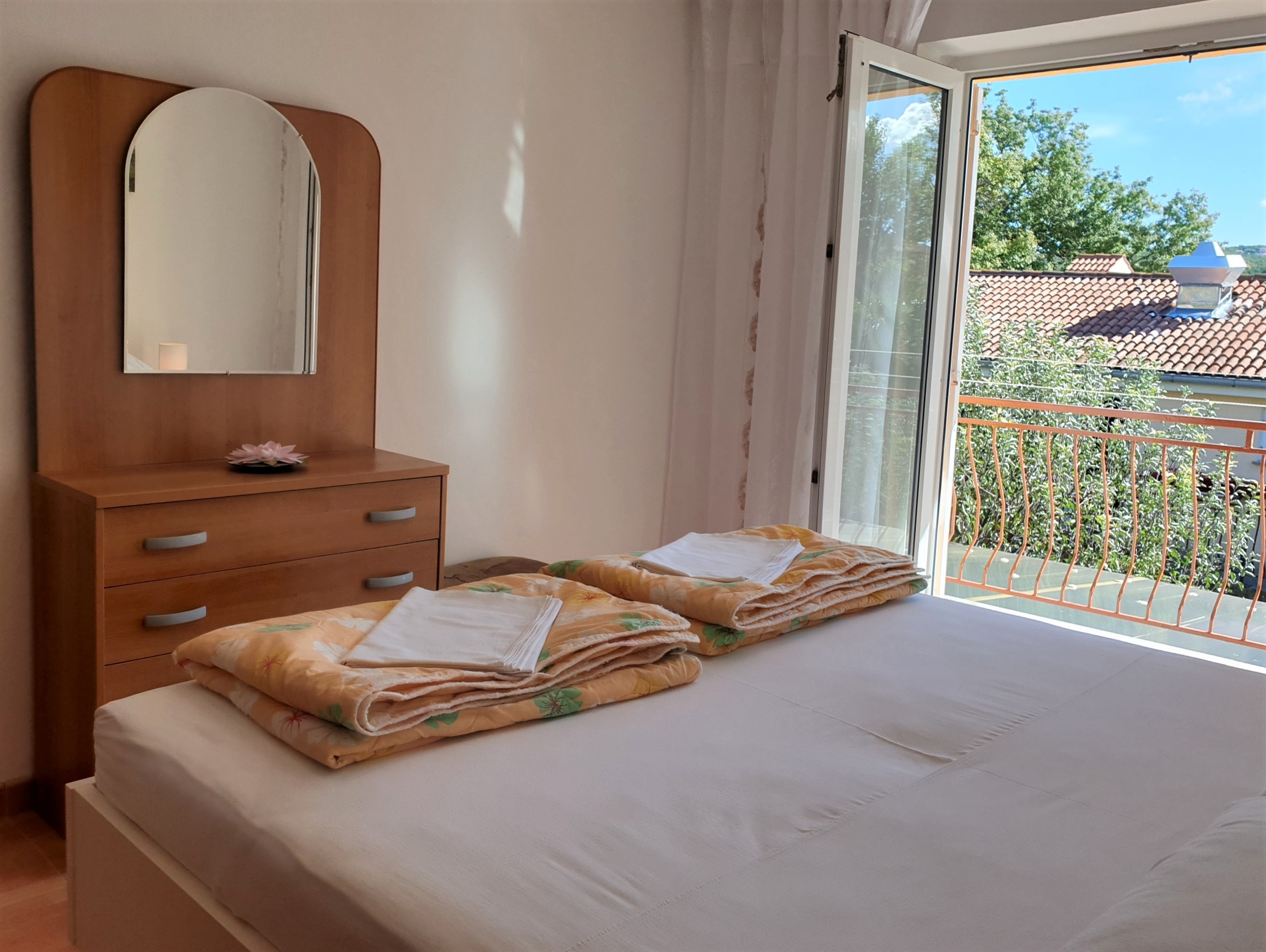 Two bedroom apartment with terrace and sea view Čižići, Krk  A-c