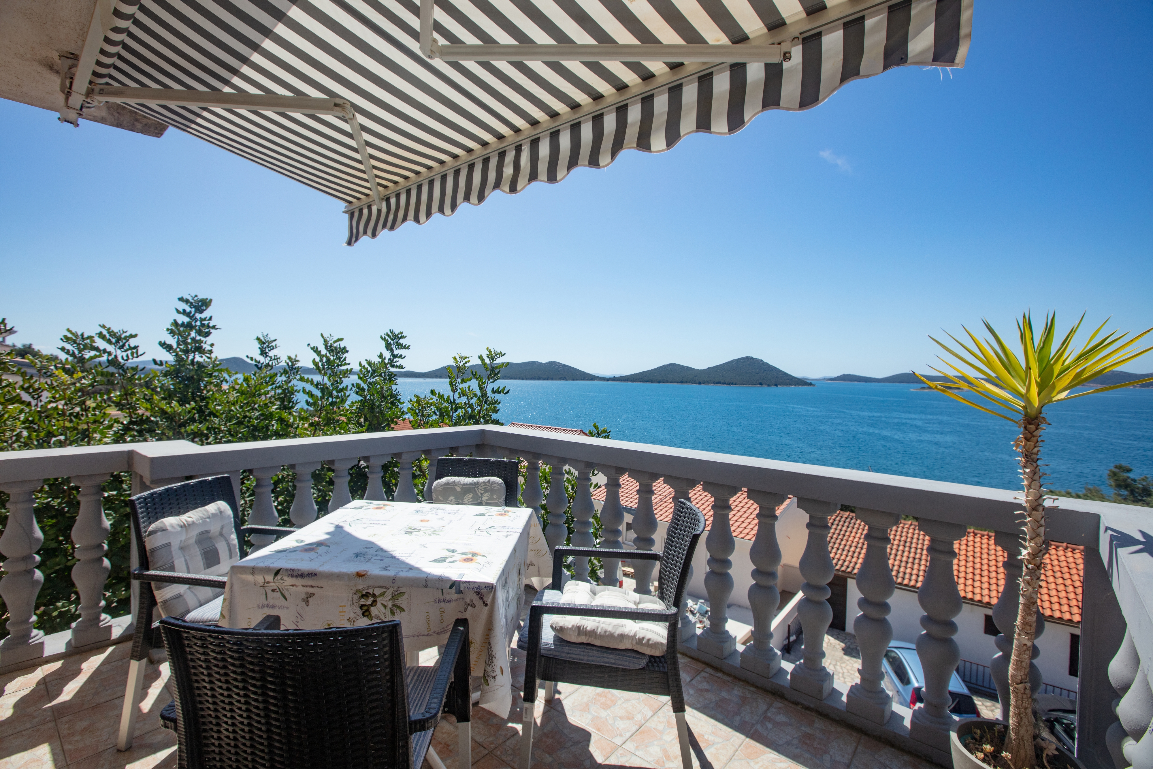 One bedroom apartment with terrace and sea view Drage, Biograd  A-a