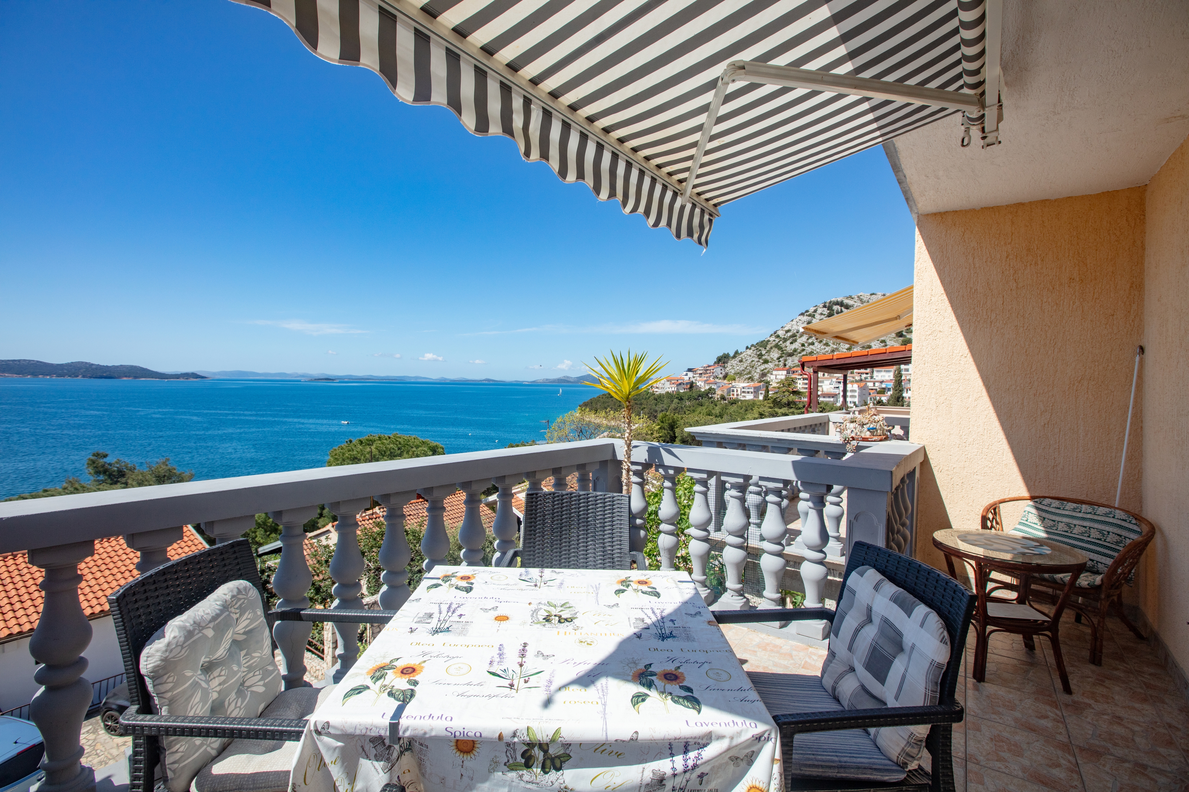 One bedroom apartment with terrace and sea view Drage, Biograd  A-a