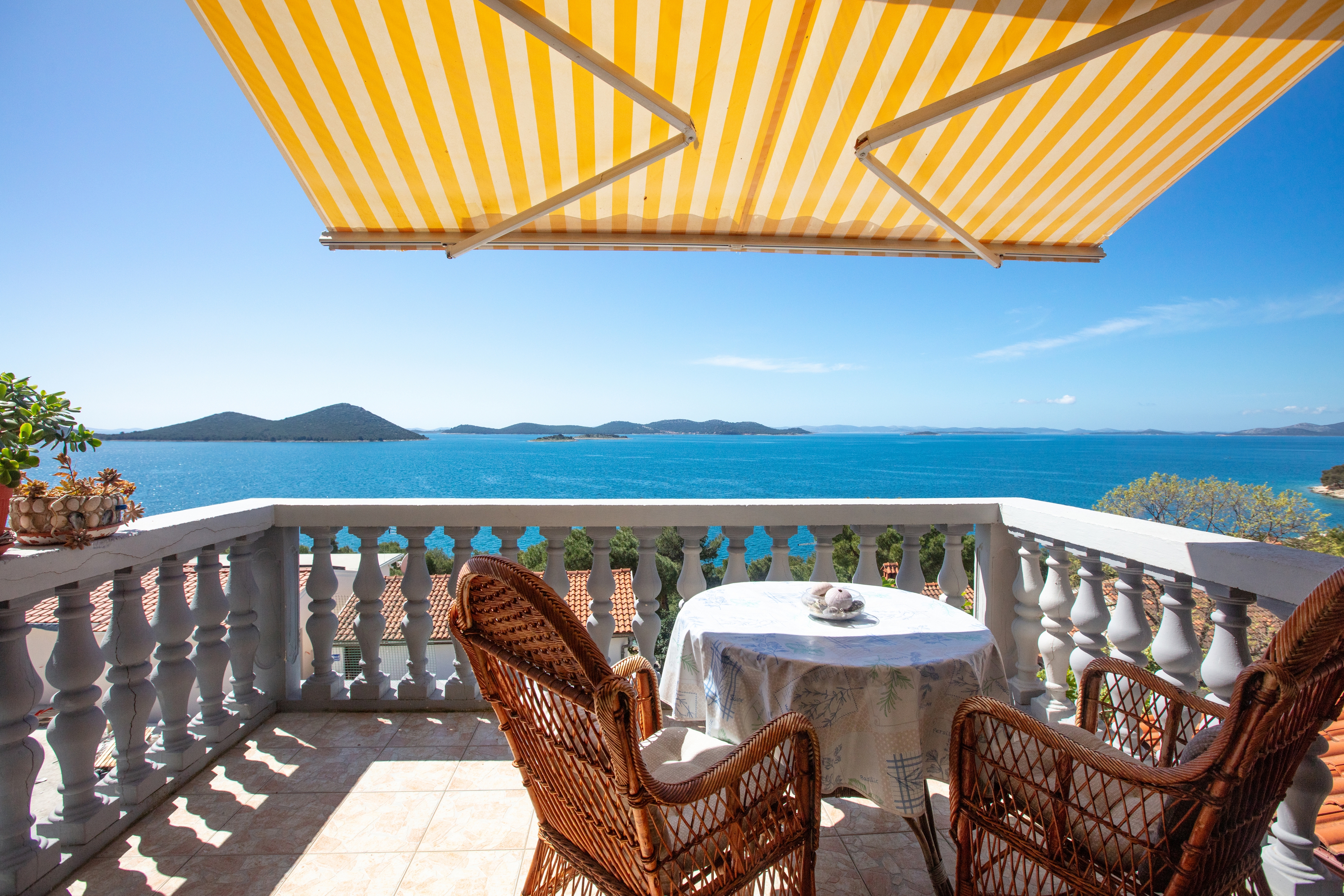 One bedroom apartment with terrace and sea view Drage, Biograd (A-19189-b)