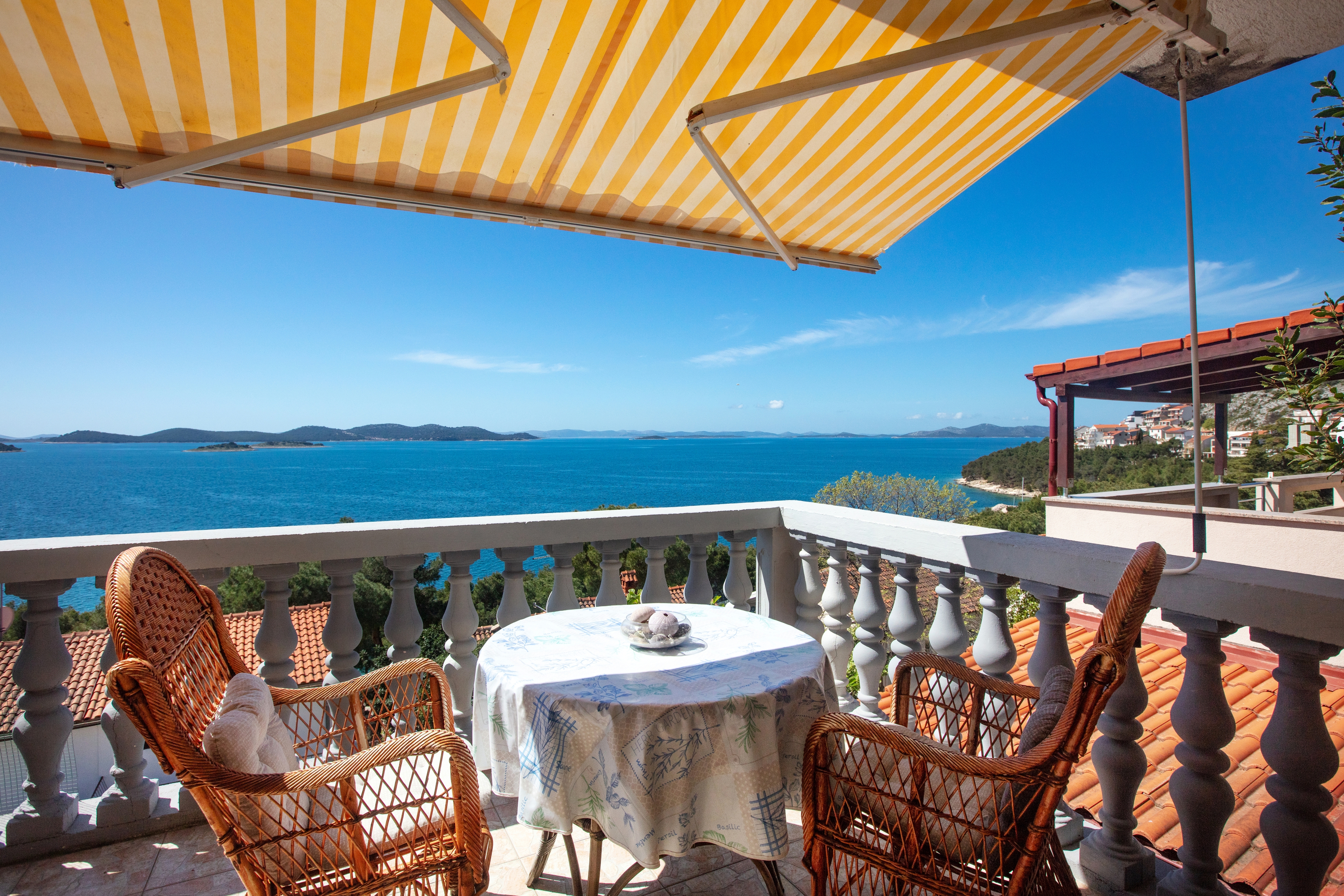 One bedroom apartment with terrace and sea view Drage, Biograd  A-b