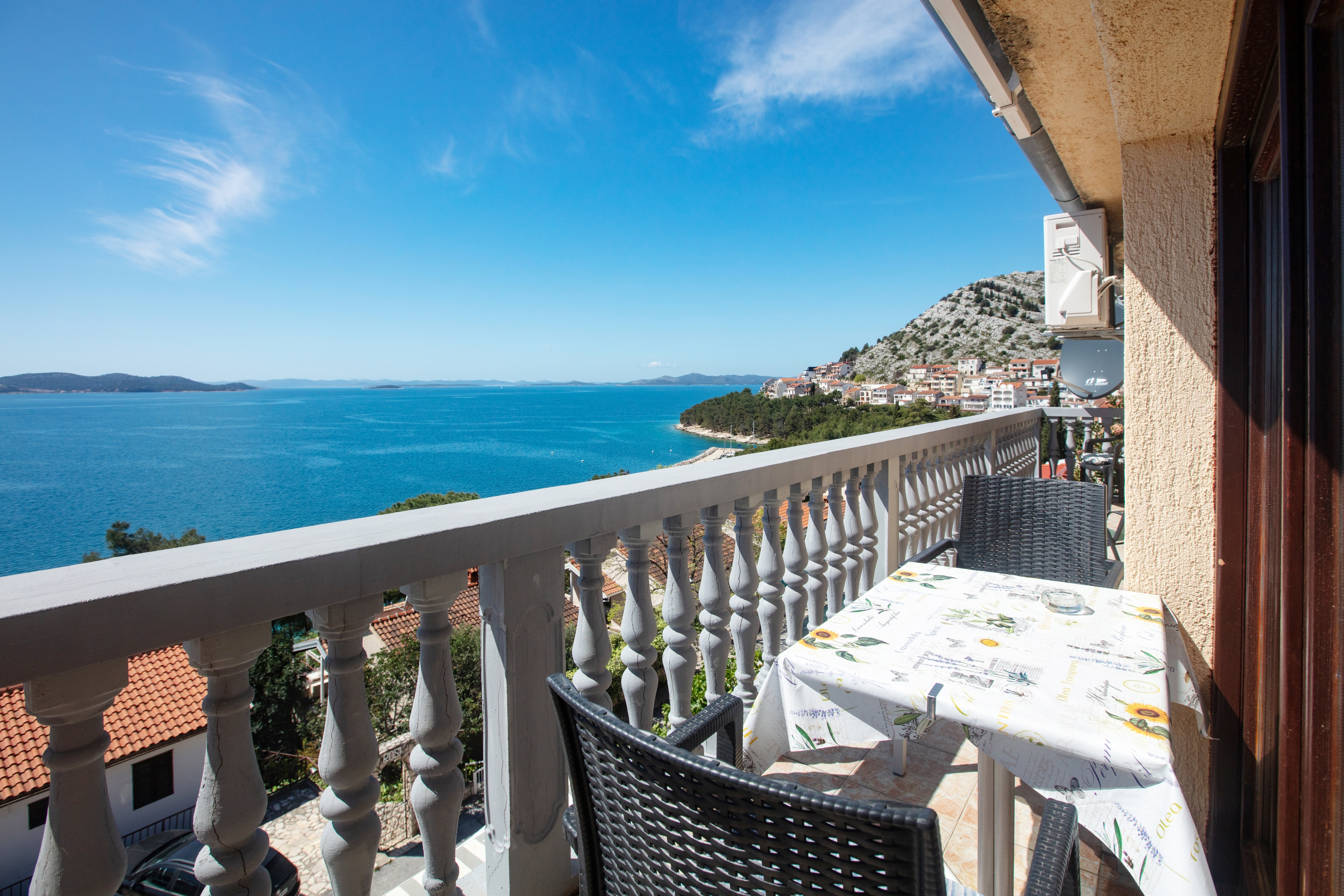 Two bedroom apartment with balcony and sea view Drage, Biograd  A-c