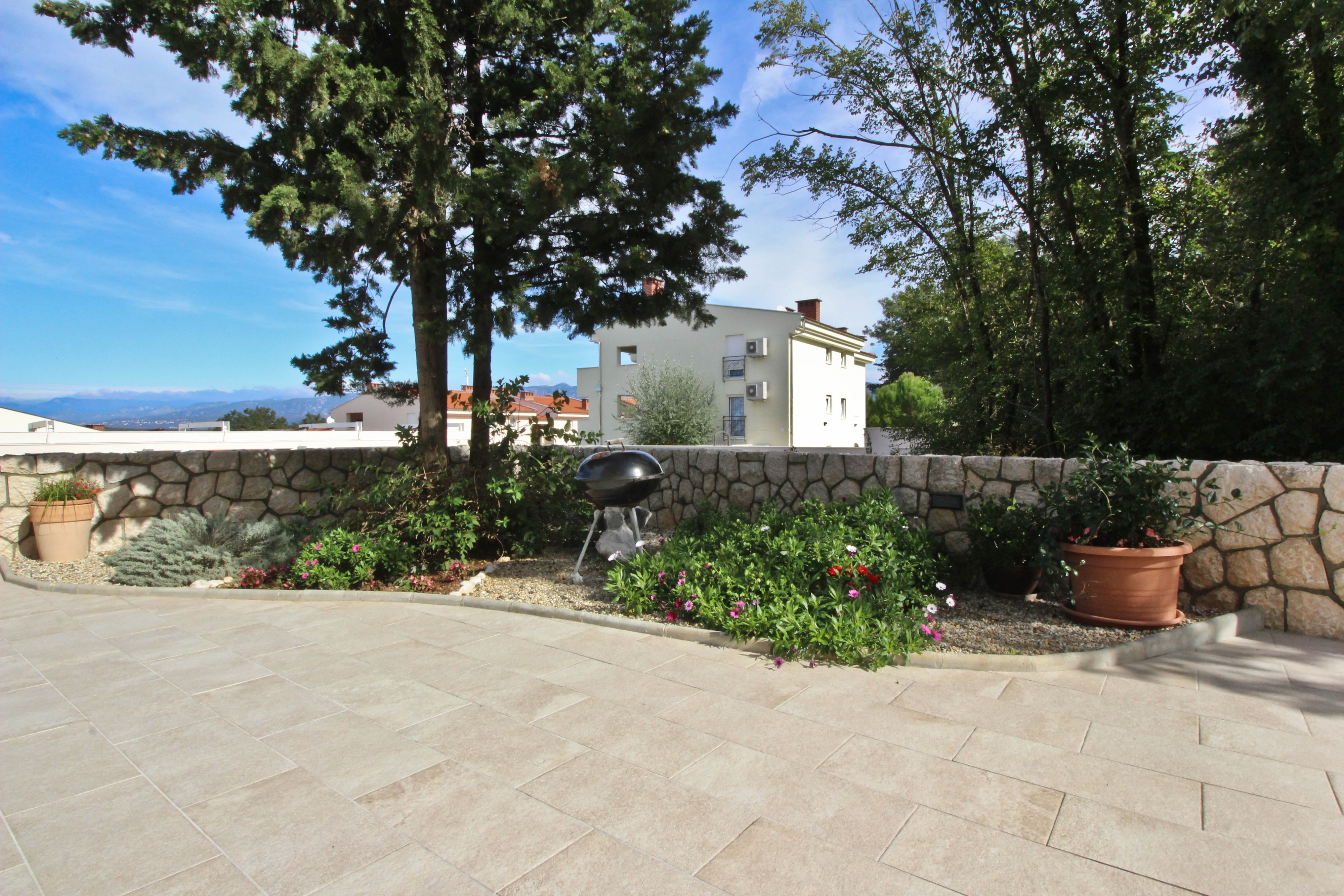 Two bedroom apartment with terrace Soline, Krk  A-a