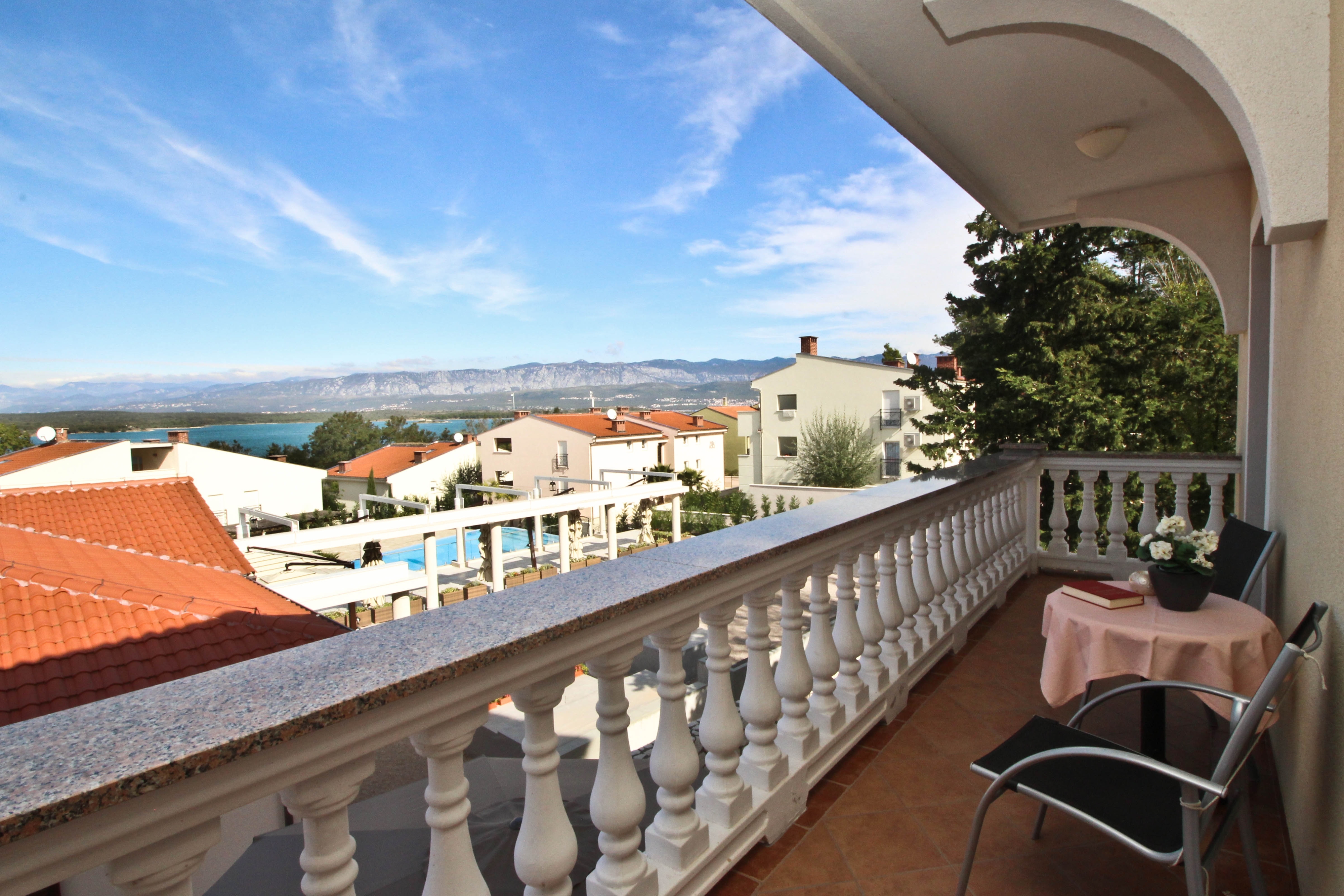 Three bedroom apartment with balcony and sea view Soline, Krk  A-b
