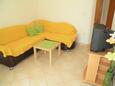 Baška, Sala de estar in the apartment, air condition available, (pet friendly) y WiFi.